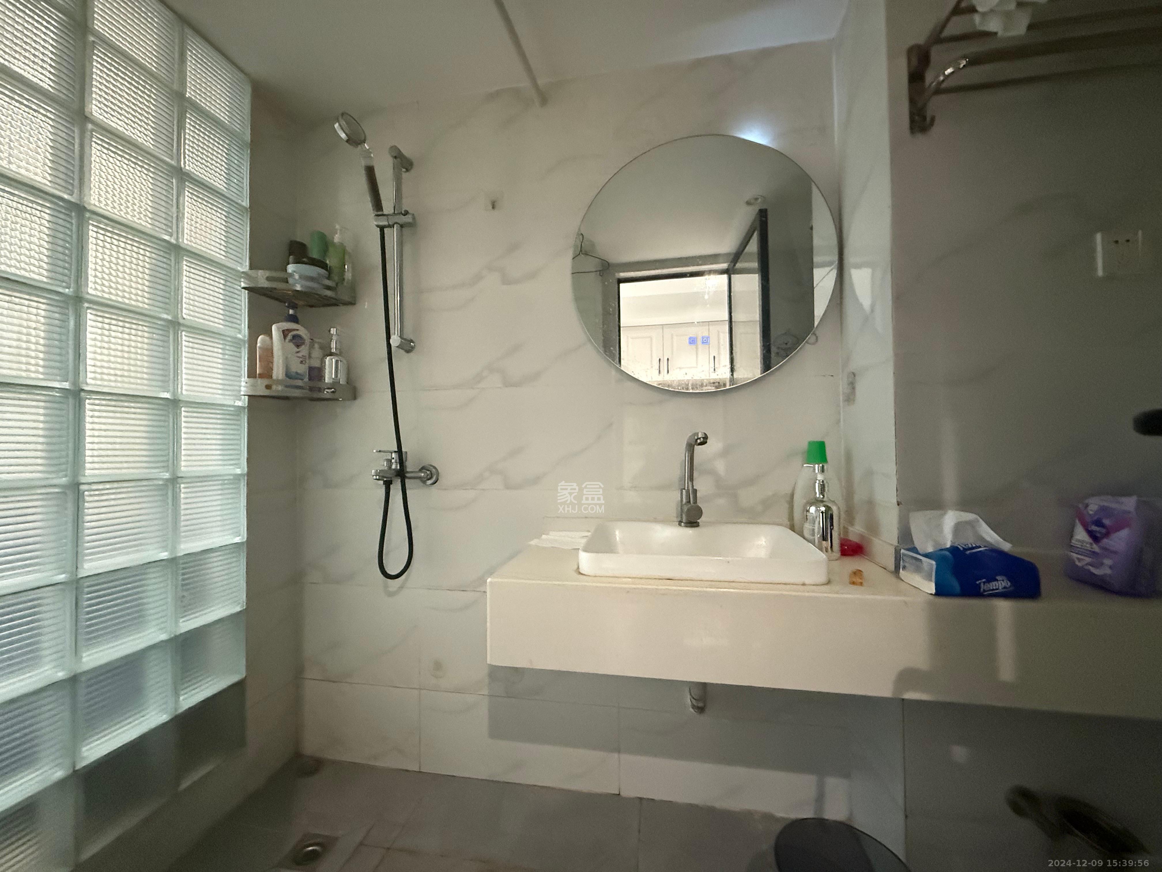 东盈商业广场(华泉城市广场)  1室1厅1卫    2500.0元/月 东盈商业广场(华泉城市广场)  1室1厅1卫    2500.0元/月室内图