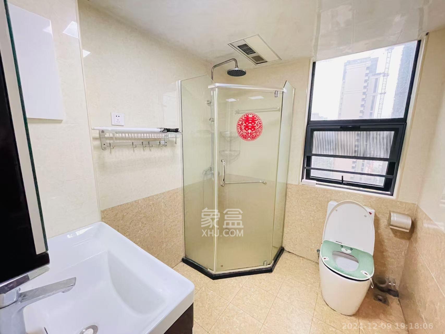 慢步江湾  4室2厅2卫   3000.00元/月室内图
