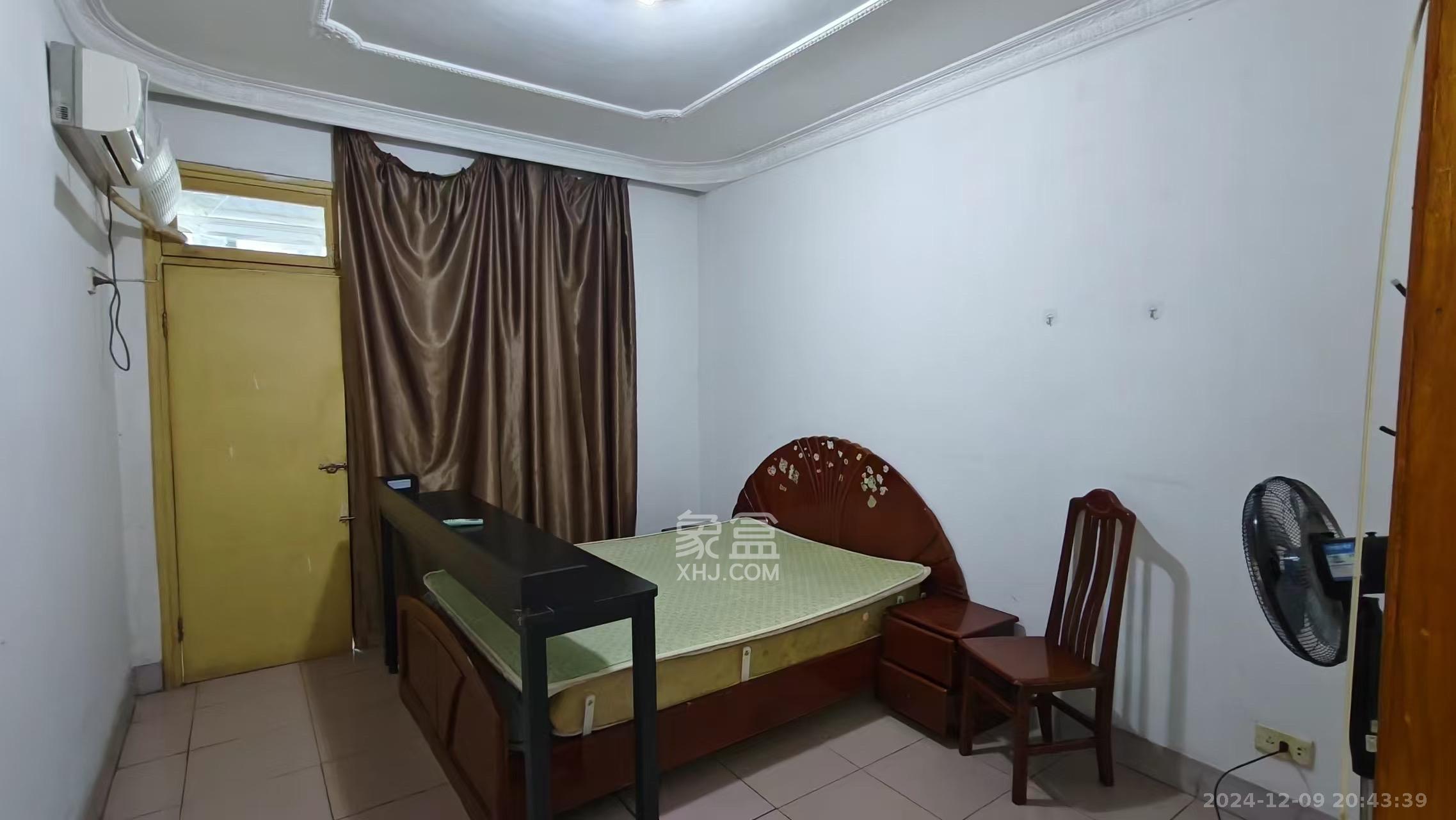 长岭水电八局宿舍 2室2厅1卫 1600.0元/月 长岭水电八局宿舍 2室2厅1卫 1600.0元/月室内图