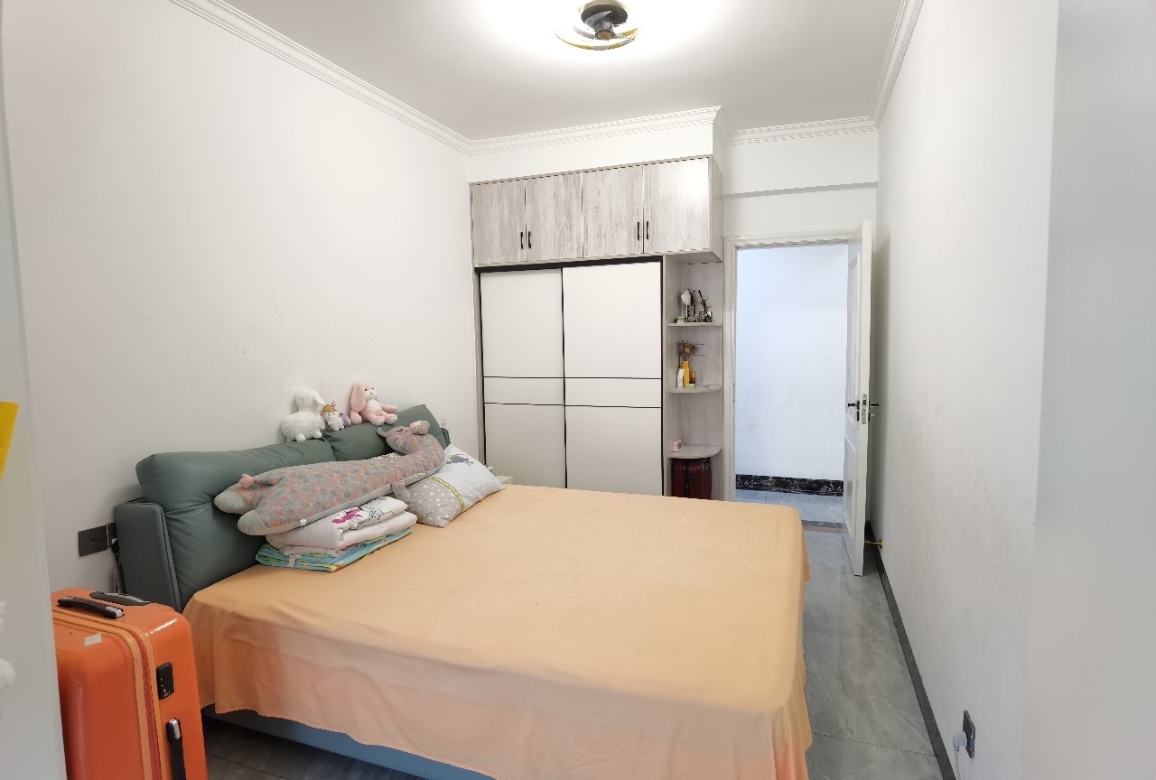 保利中央海岸三期熙园 4室2厅2卫 265.0万 保利中央海岸三期熙园 4室2厅2卫 265.0万客厅