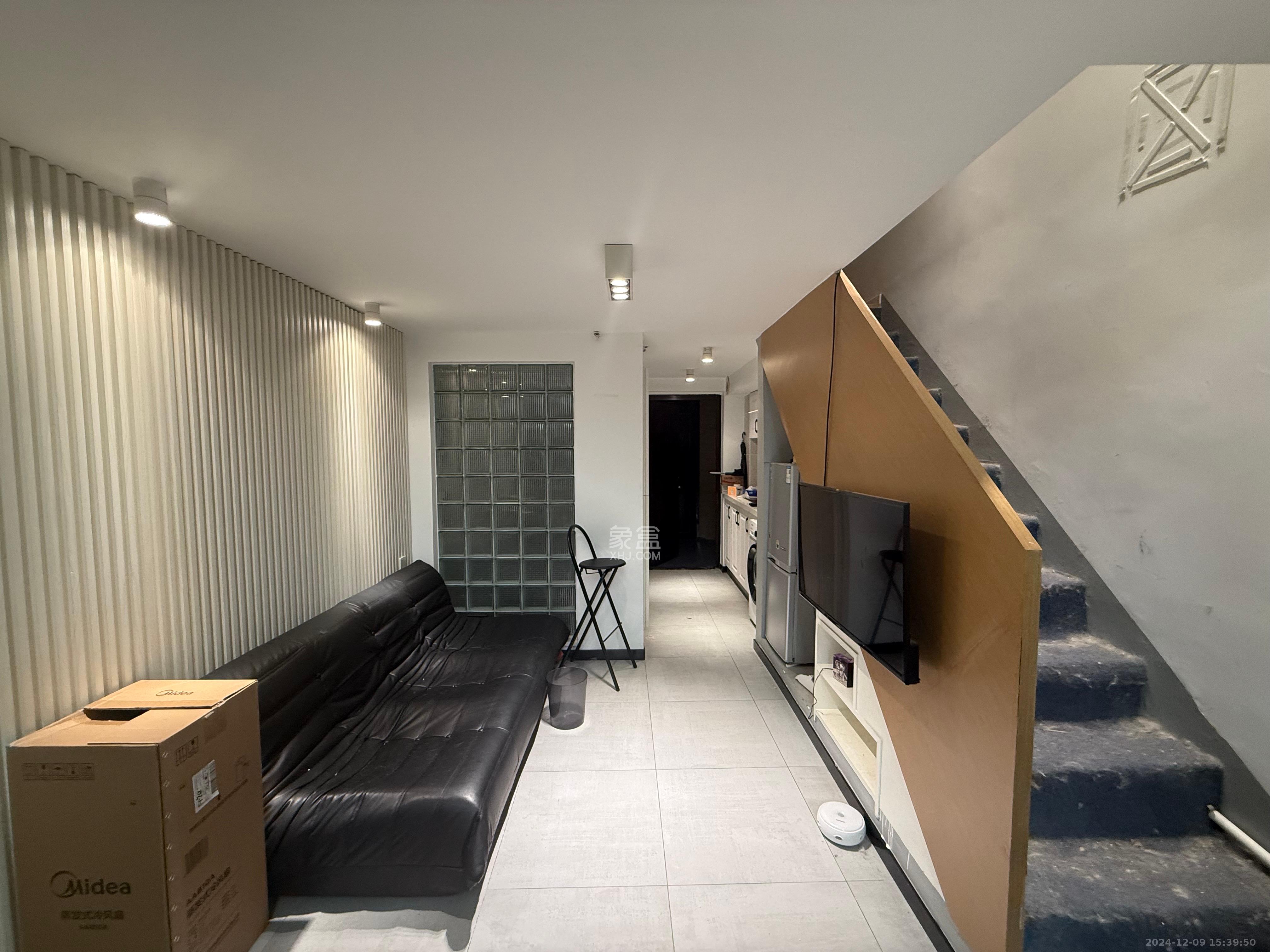 东盈商业广场(华泉城市广场)  1室1厅1卫    2500.0元/月 东盈商业广场(华泉城市广场)  1室1厅1卫    2500.0元/月室内图