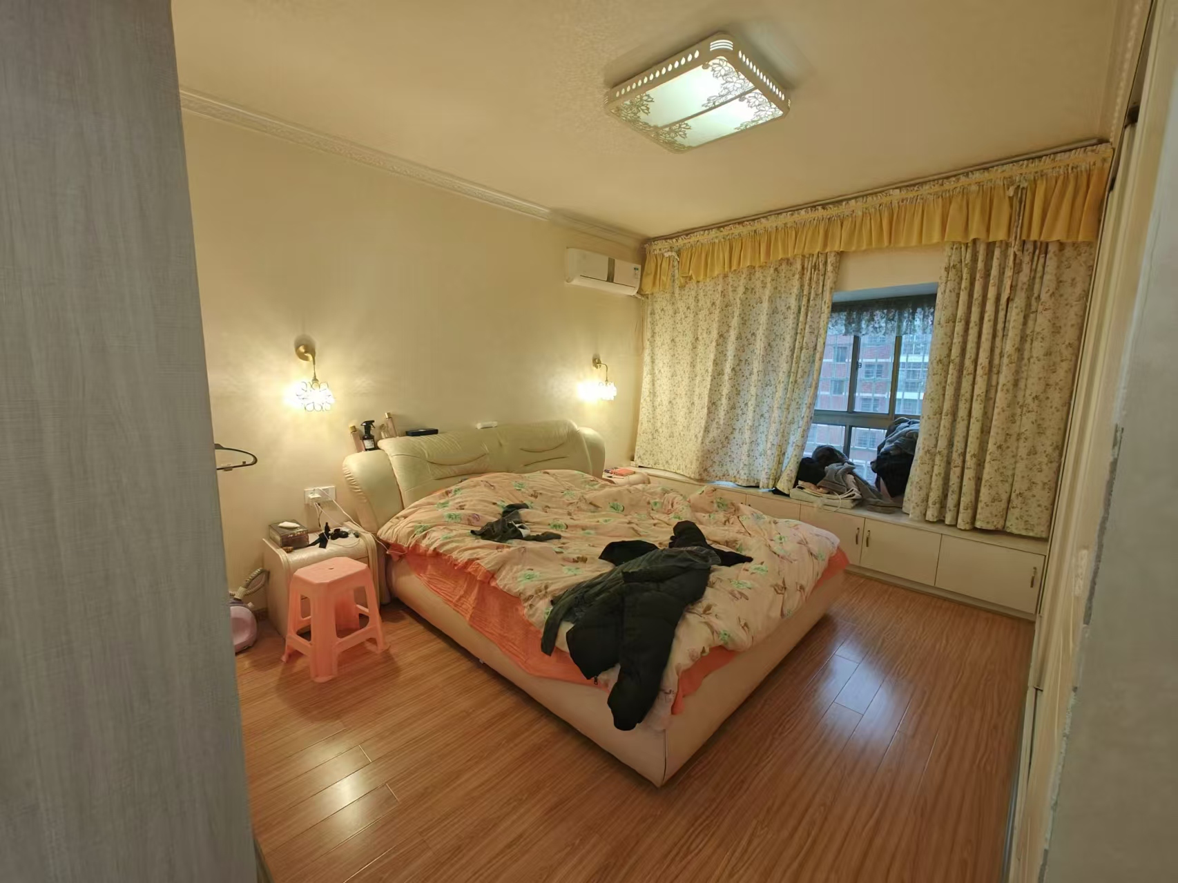 东方豪苑 3室2厅2卫 60.0万 东方豪苑 3室2厅2卫 60.0万客厅