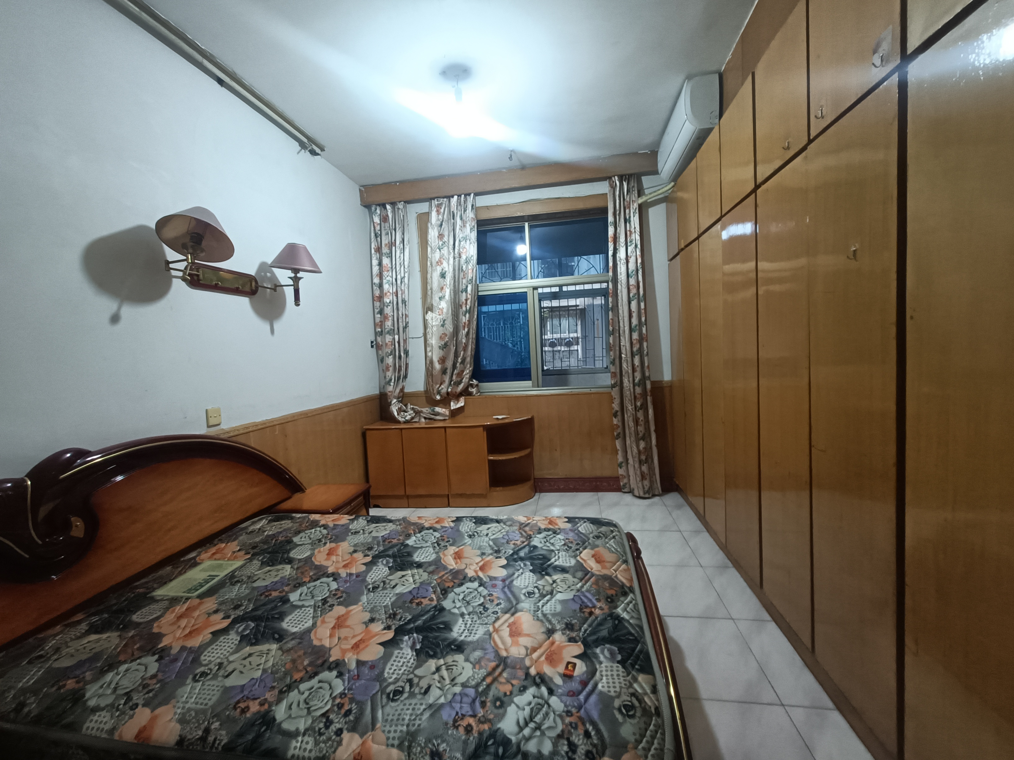 市人大政协机关大院住宅区(老市委) 4室2厅1卫 900.0元/月 市人大政协机关大院住宅区(老市委) 4室2厅1卫 900.0元/月室内图