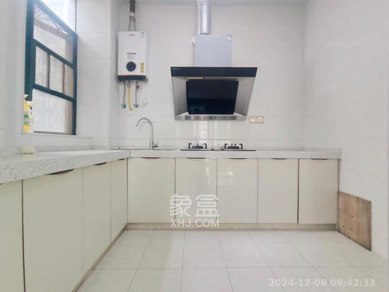 枫华府第  3室2厅2卫   2000.00元/月室内图