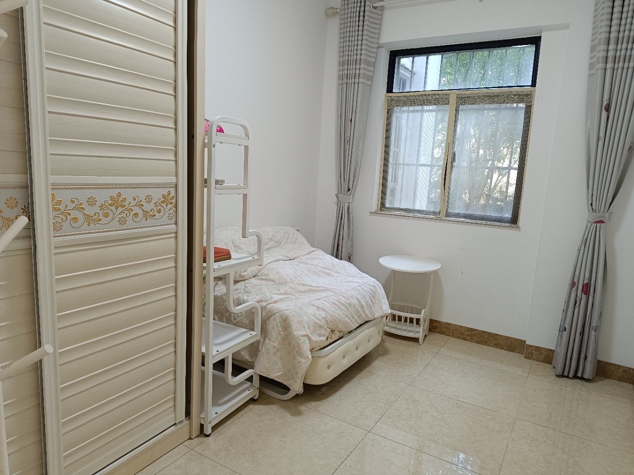 学苑公馆 3室2厅2卫 170.0万 学苑公馆 3室2厅2卫 170.0万客厅