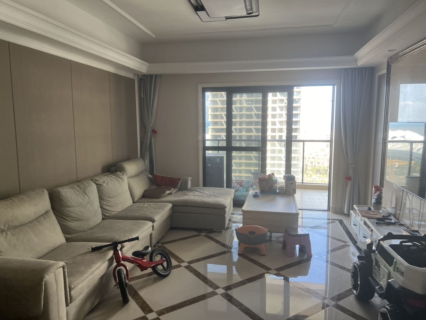 海域阳光(一二期)  3室2厅2卫    180.0万 海域阳光(一二期)  3室2厅2卫    180.0万