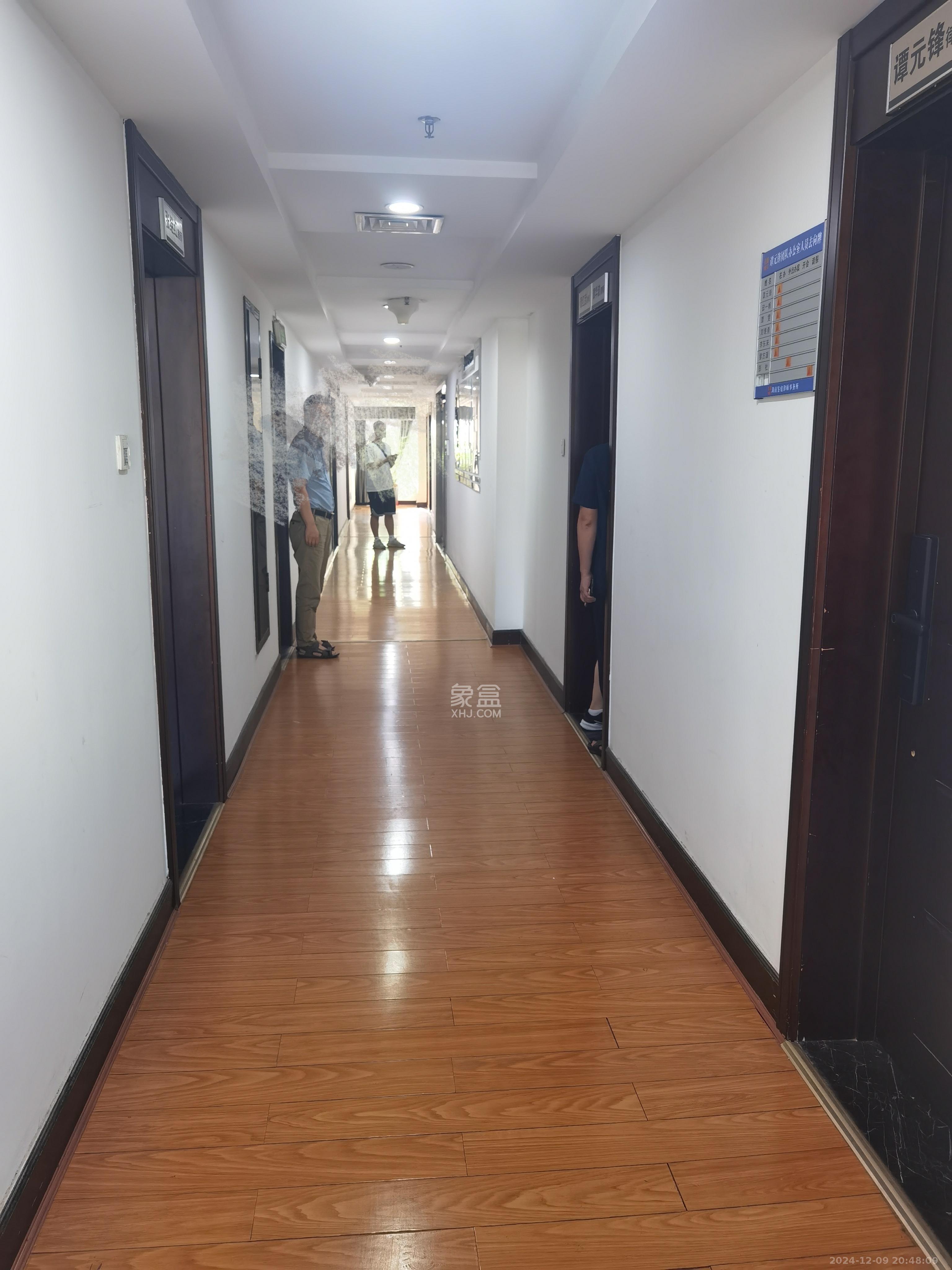 标志商务中心  1室1厅1卫   1600.00元/月室内图