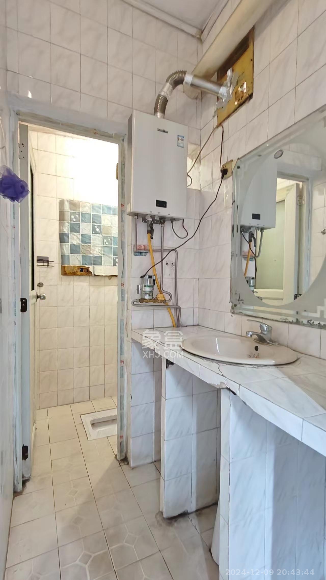 长岭水电八局宿舍 2室2厅1卫 1600.0元/月 长岭水电八局宿舍 2室2厅1卫 1600.0元/月室内图