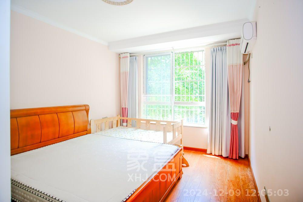 山水湾  3室2厅2卫   1800.00元/月室内图