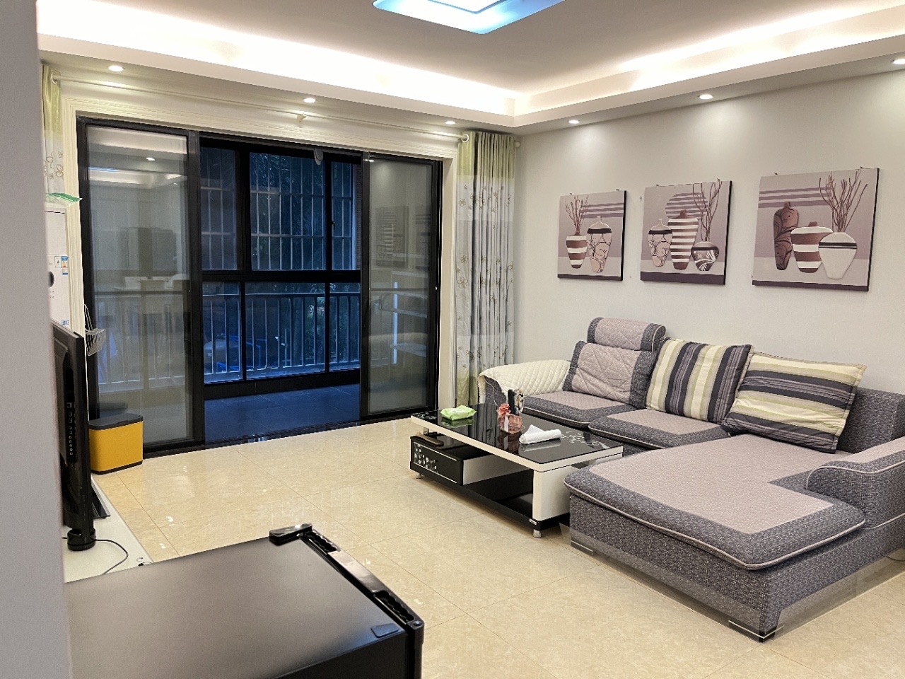 学苑公馆 3室2厅2卫 170.0万 学苑公馆 3室2厅2卫 170.0万客厅