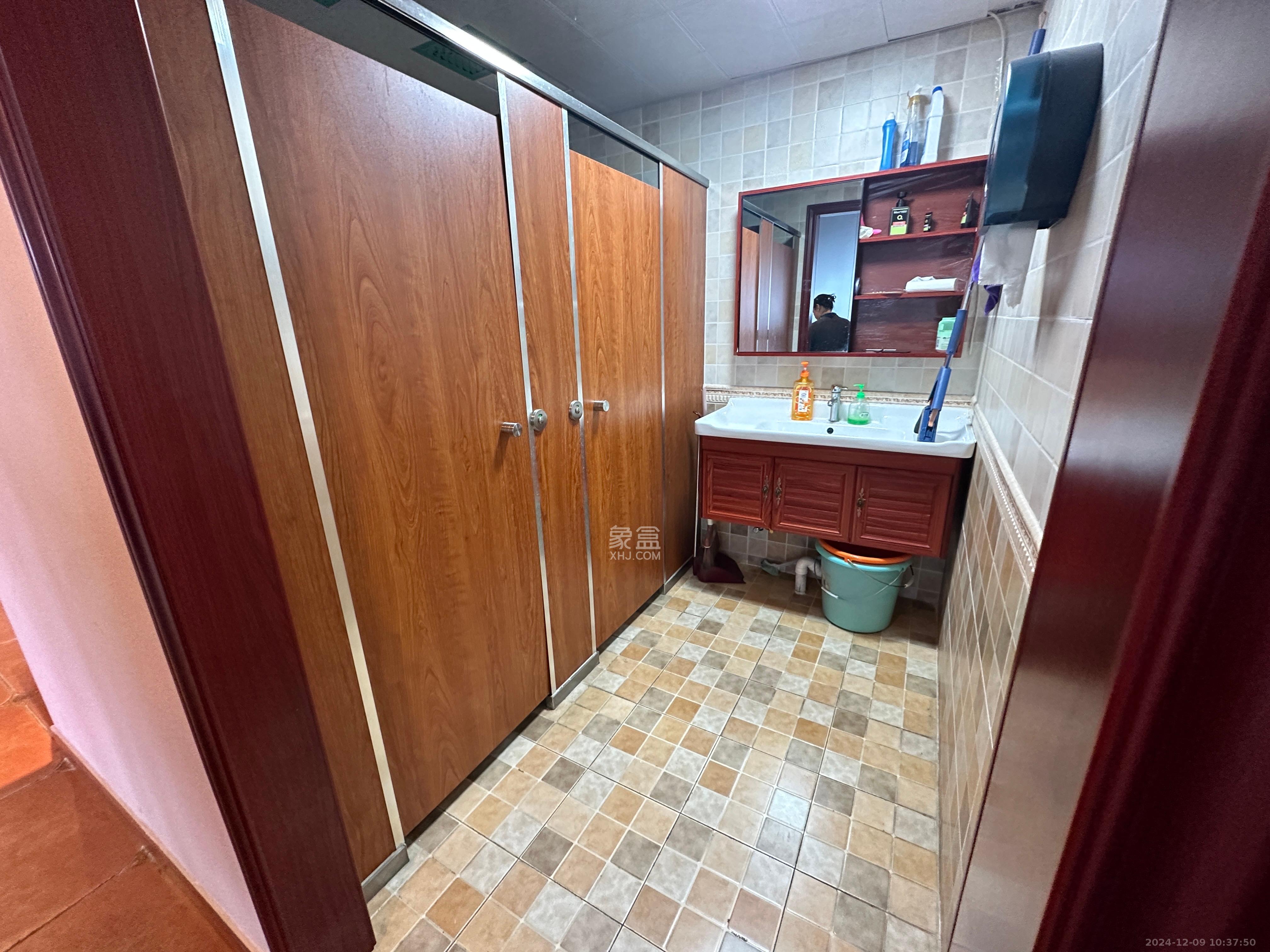 长房中庭国际(东郡华蓉广场) 3室2厅1卫 8500.0元/月 长房中庭国际(东郡华蓉广场) 3室2厅1卫 8500.0元/月室内图