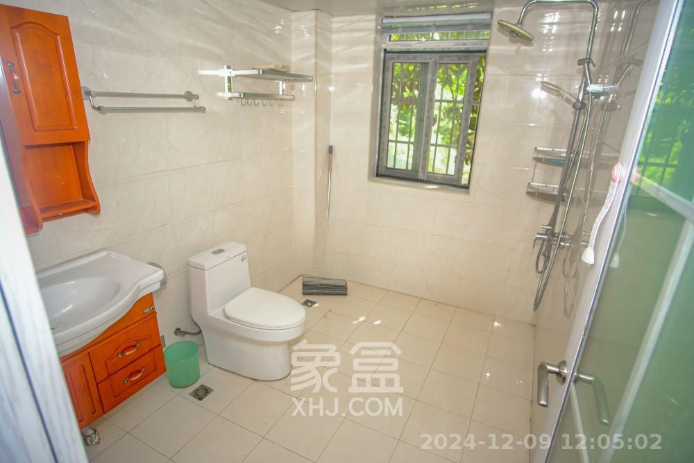 山水湾  3室2厅2卫   1800.00元/月室内图