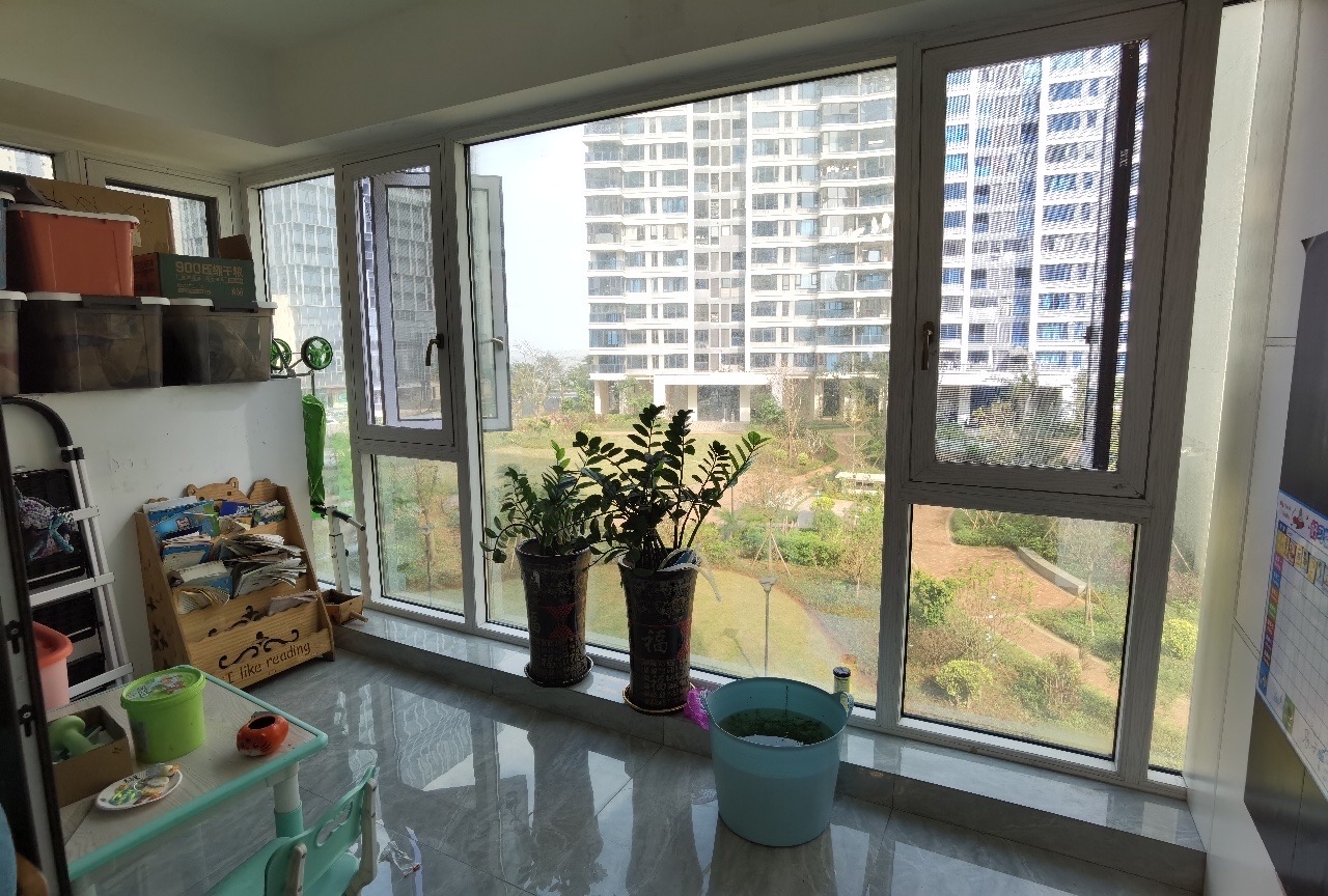 保利中央海岸三期熙园 4室2厅2卫 265.0万 保利中央海岸三期熙园 4室2厅2卫 265.0万客厅