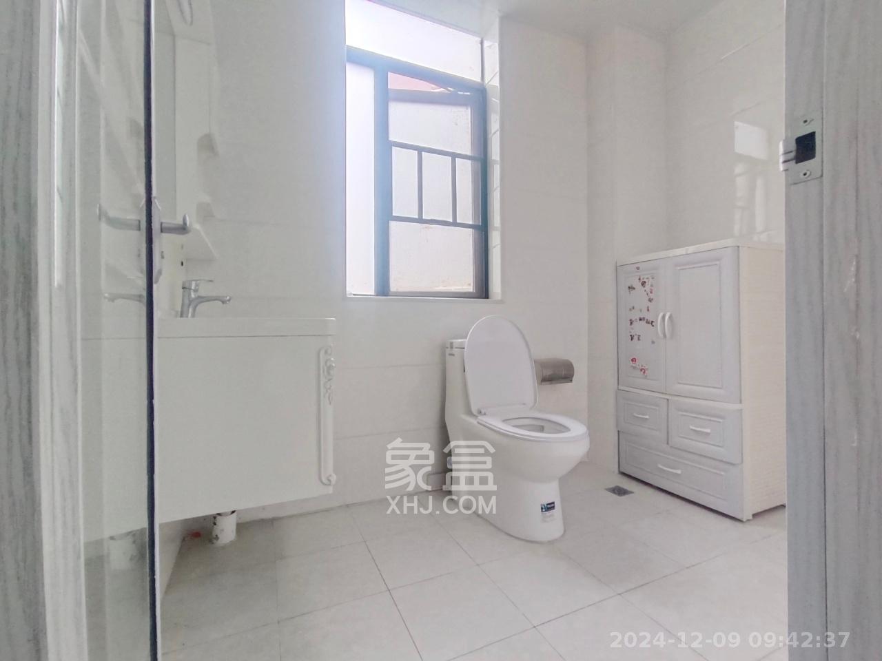 枫华府第 3室2厅2卫 2000.0元/月 枫华府第 3室2厅2卫 2000.0元/月室内图