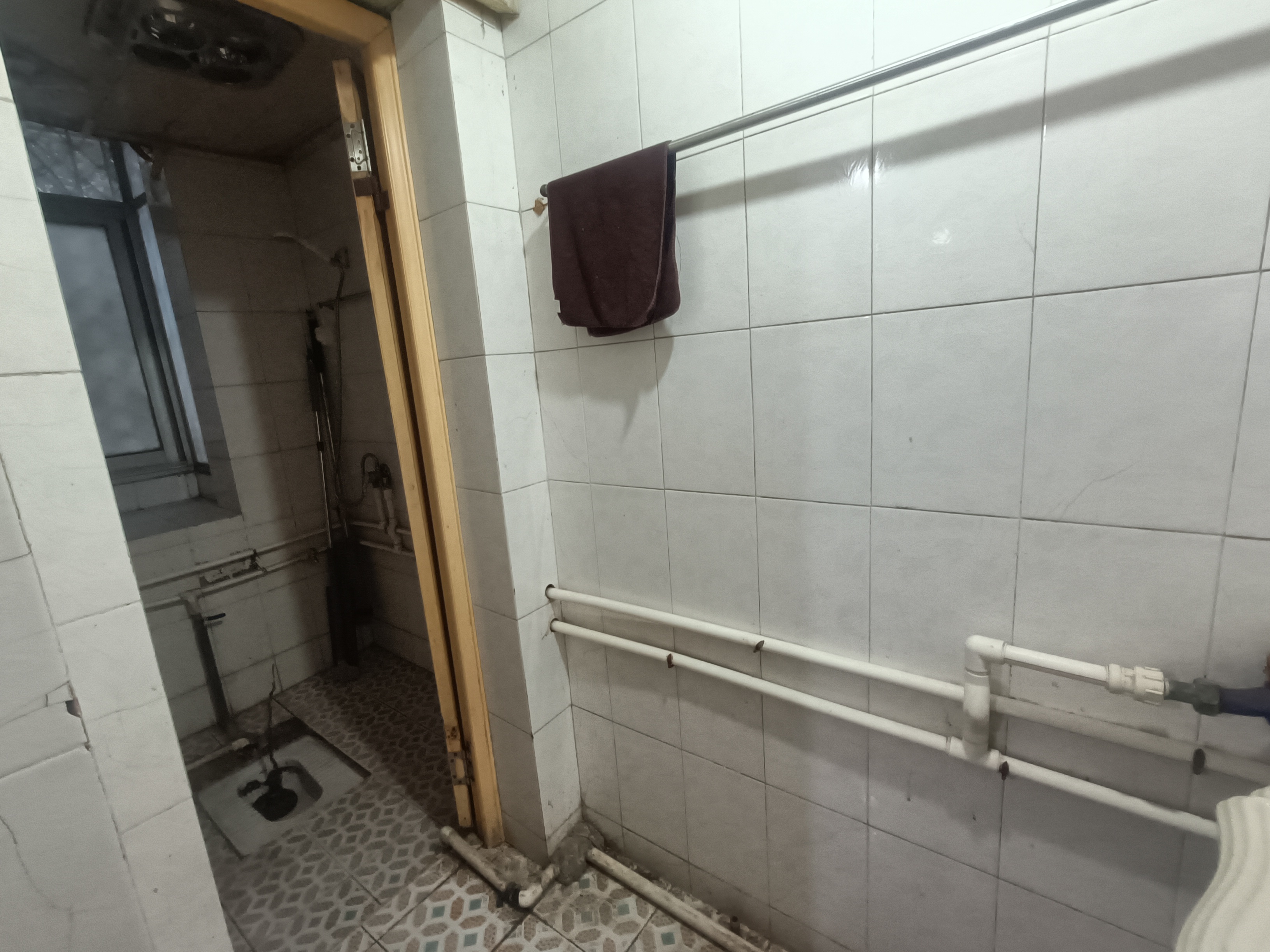 市人大政协机关大院住宅区(老市委) 4室2厅1卫 900.0元/月 市人大政协机关大院住宅区(老市委) 4室2厅1卫 900.0元/月室内图