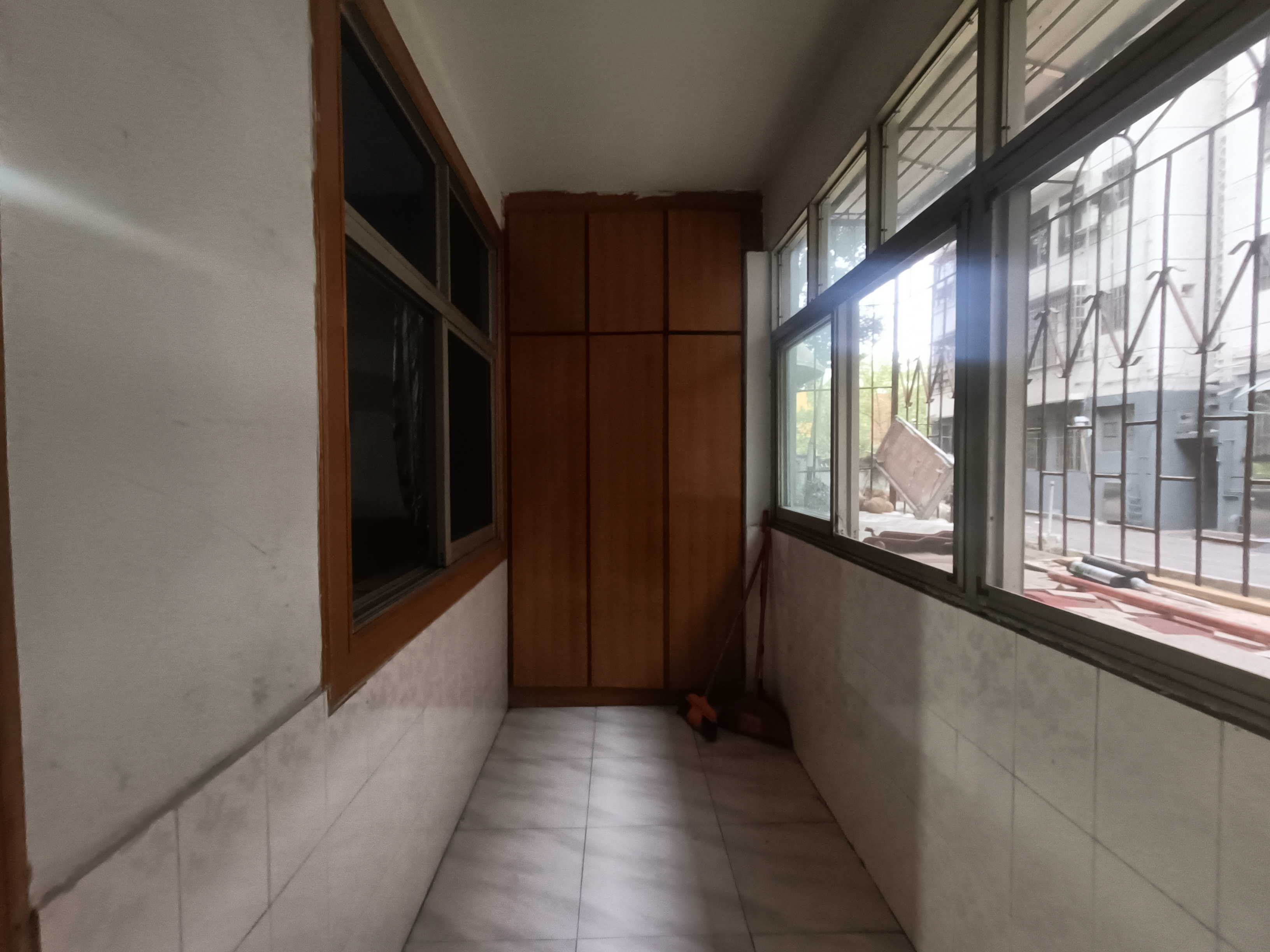 市人大政协机关大院住宅区(老市委) 4室2厅1卫 900.0元/月 市人大政协机关大院住宅区(老市委) 4室2厅1卫 900.0元/月室内图