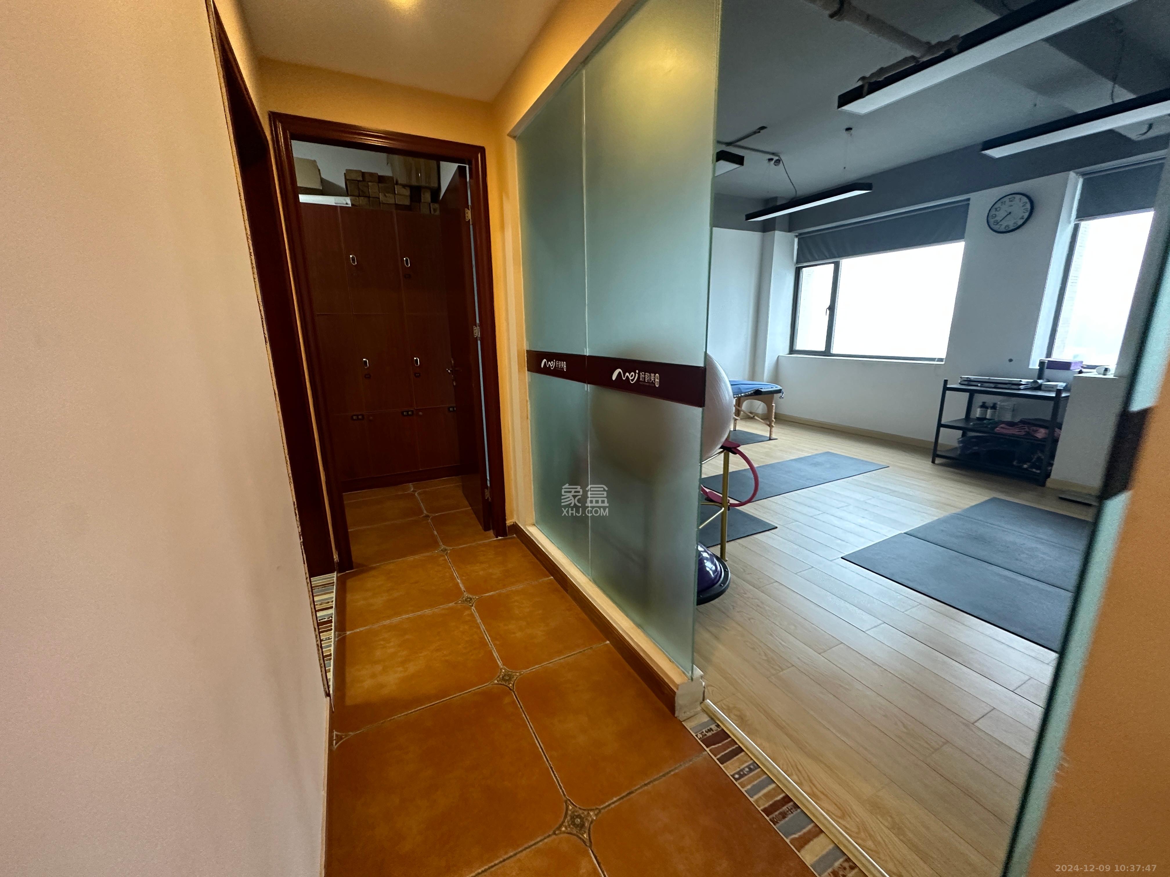 长房中庭国际(东郡华蓉广场) 3室2厅1卫 8500.0元/月 长房中庭国际(东郡华蓉广场) 3室2厅1卫 8500.0元/月室内图