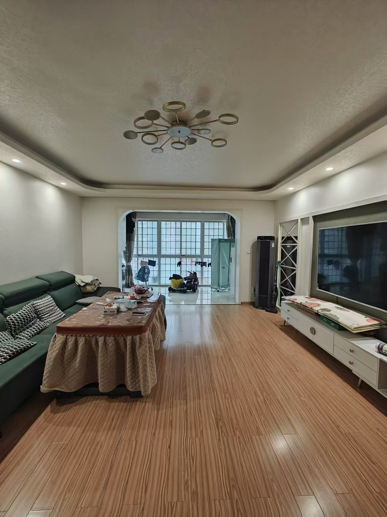 东方豪苑 3室2厅2卫 60.0万 东方豪苑 3室2厅2卫 60.0万客厅