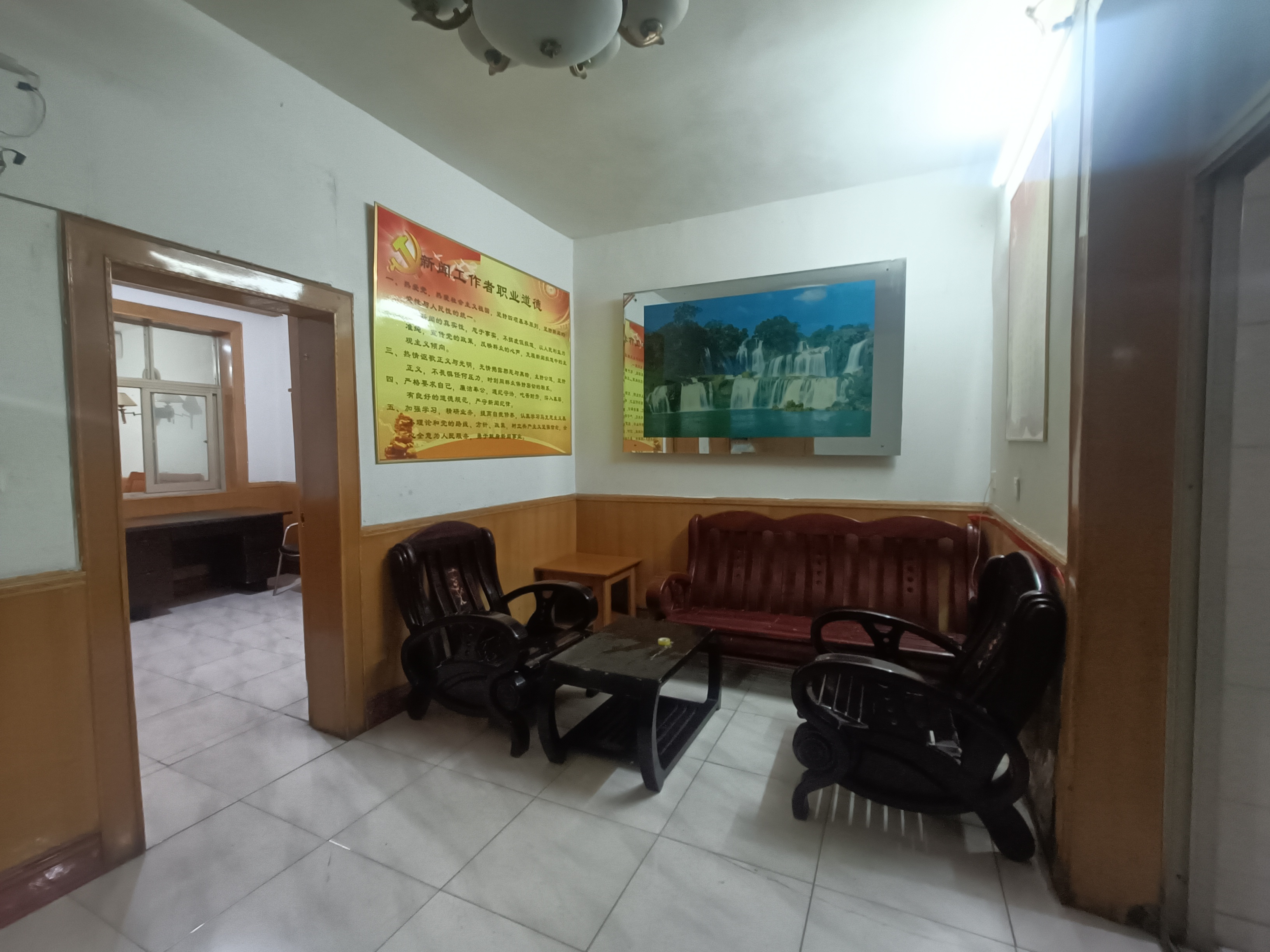 市人大政协机关大院住宅区（老市委）  4室2厅1卫    900.0元/月