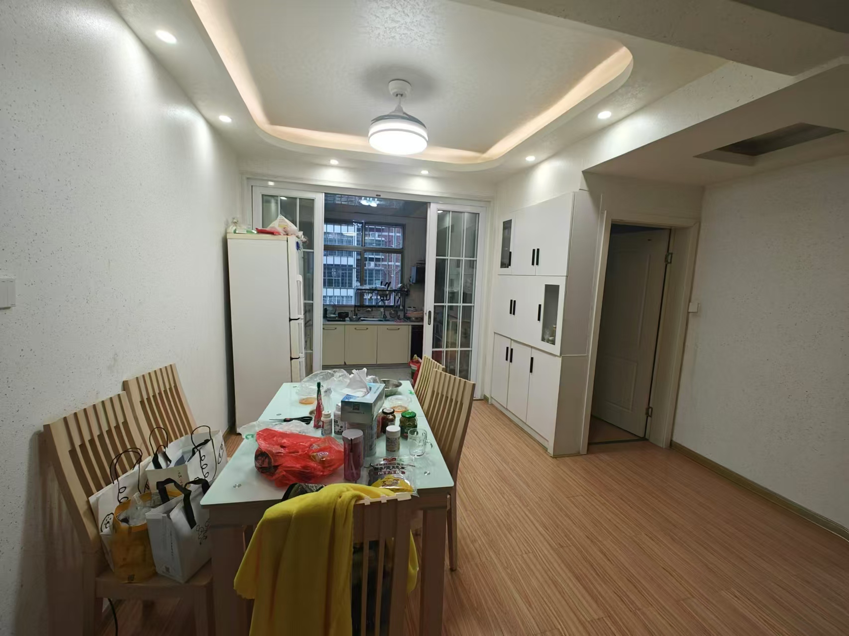 东方豪苑 3室2厅2卫 60.0万 东方豪苑 3室2厅2卫 60.0万客厅