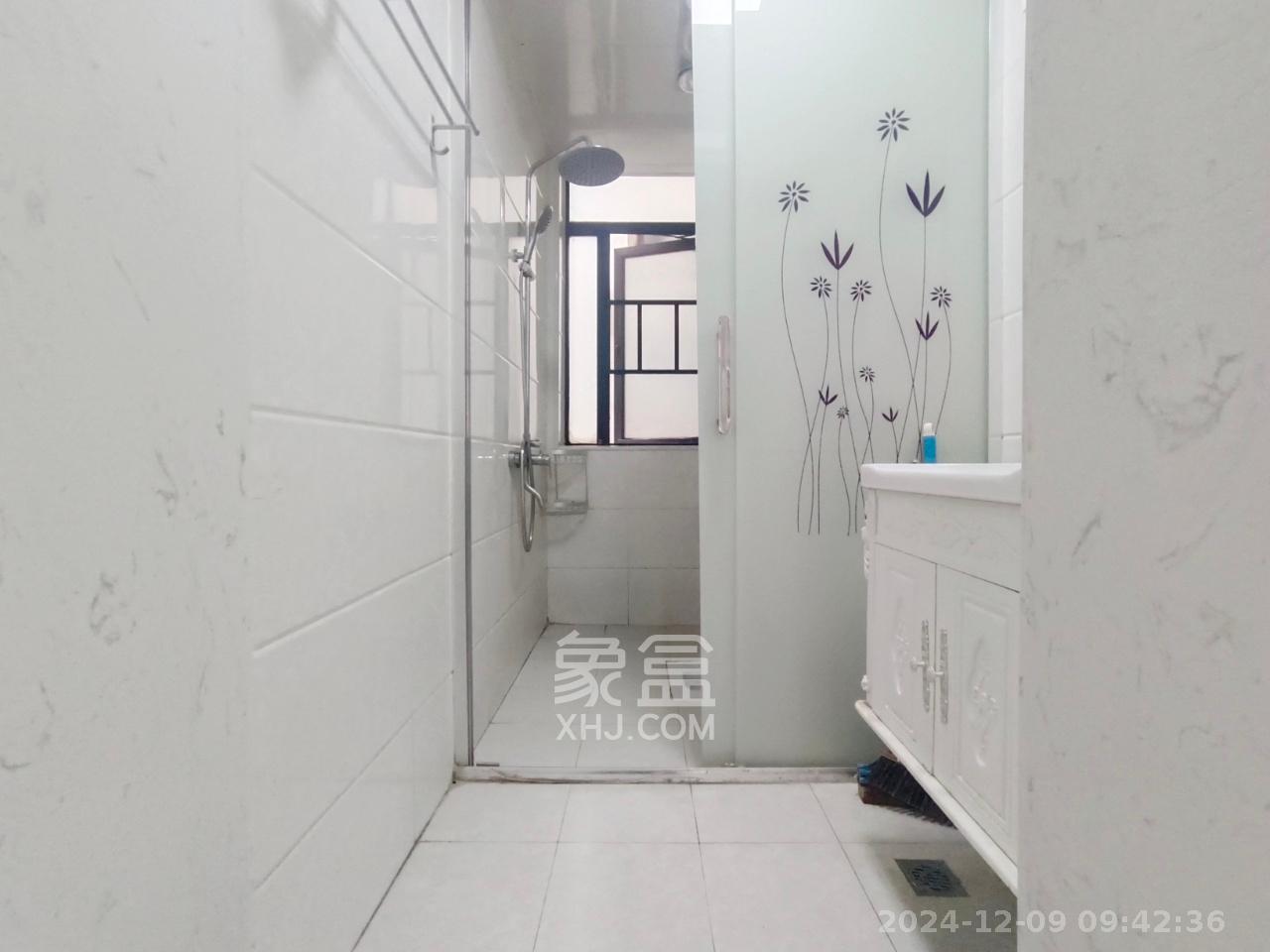 枫华府第 3室2厅2卫 2000.0元/月 枫华府第 3室2厅2卫 2000.0元/月室内图