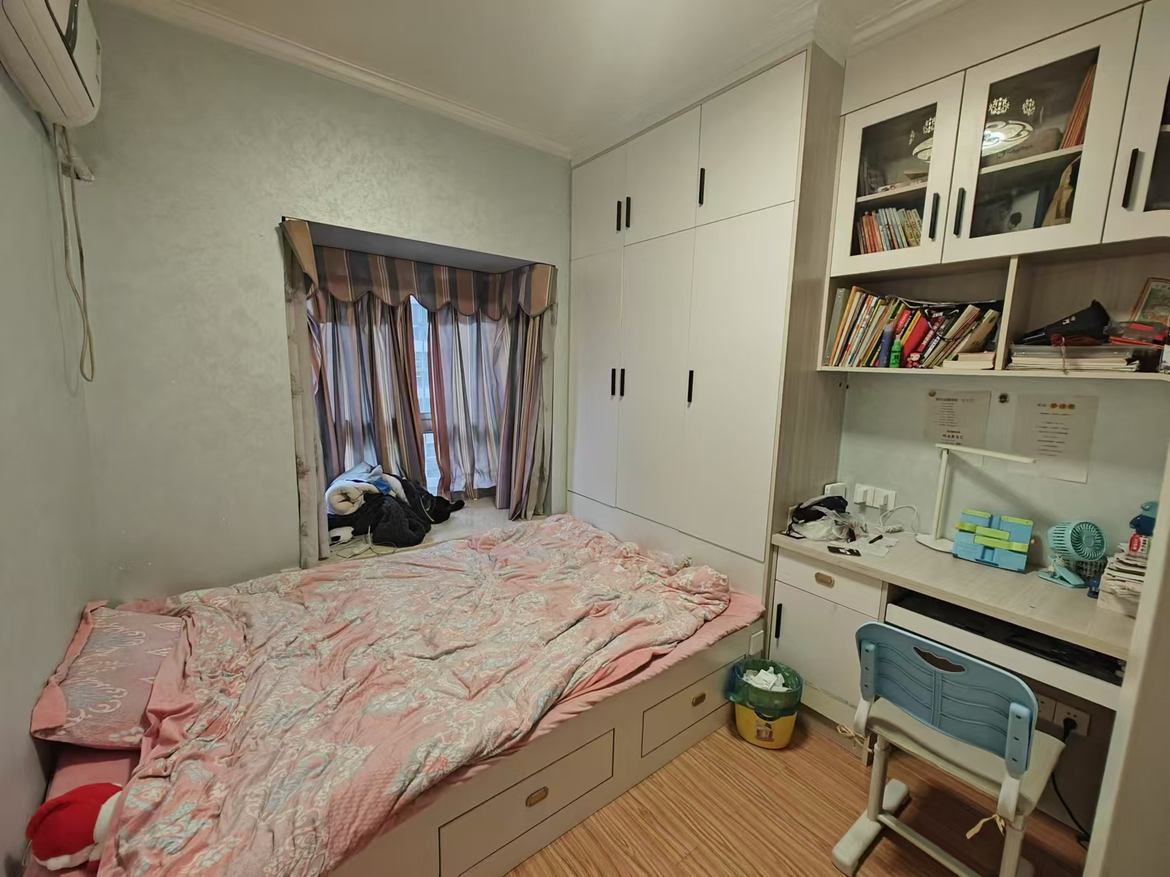 东方豪苑 3室2厅2卫 60.0万 东方豪苑 3室2厅2卫 60.0万客厅