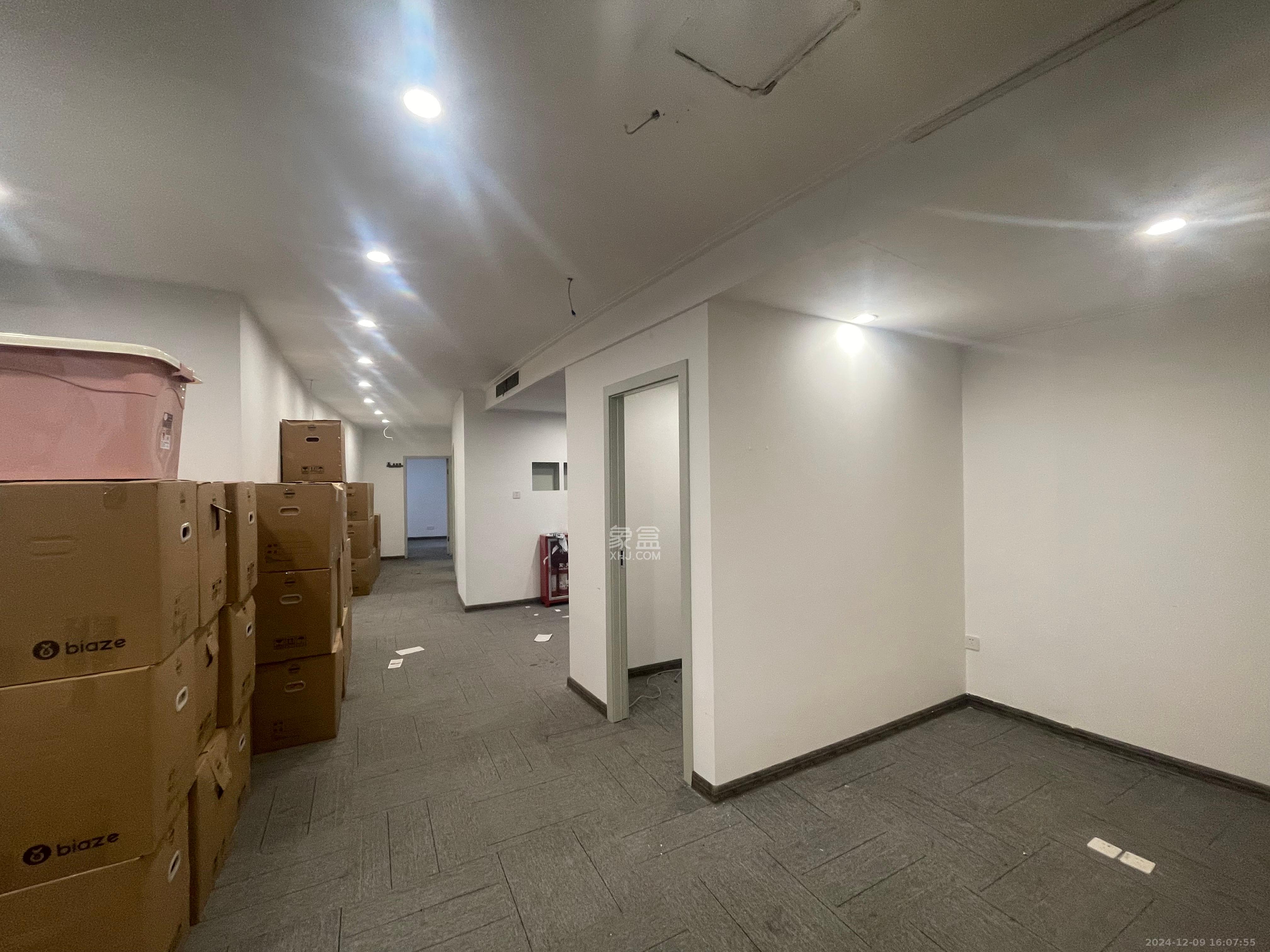 新世纪大厦  7室2厅1卫   12000.00元/月室内图