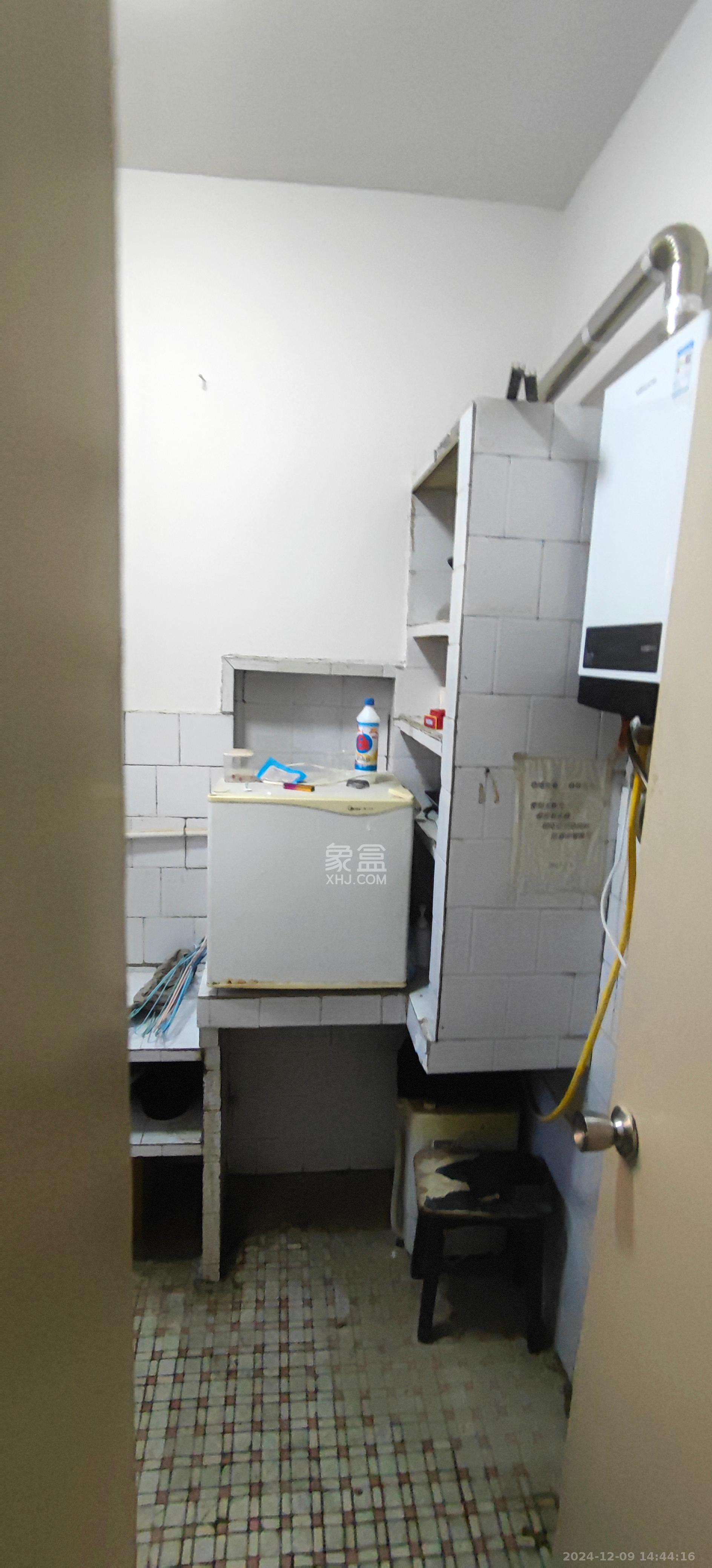 铁四院 2室1厅1卫 1350.0元/月 铁四院 2室1厅1卫 1350.0元/月室内图