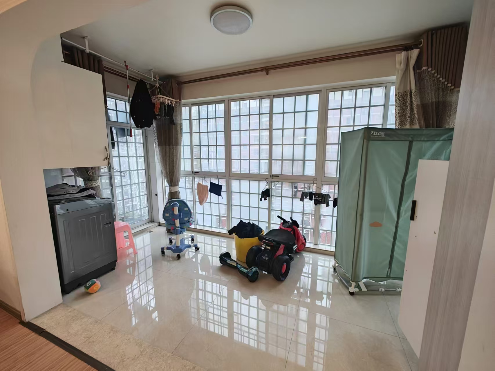 东方豪苑 3室2厅2卫 60.0万 东方豪苑 3室2厅2卫 60.0万客厅