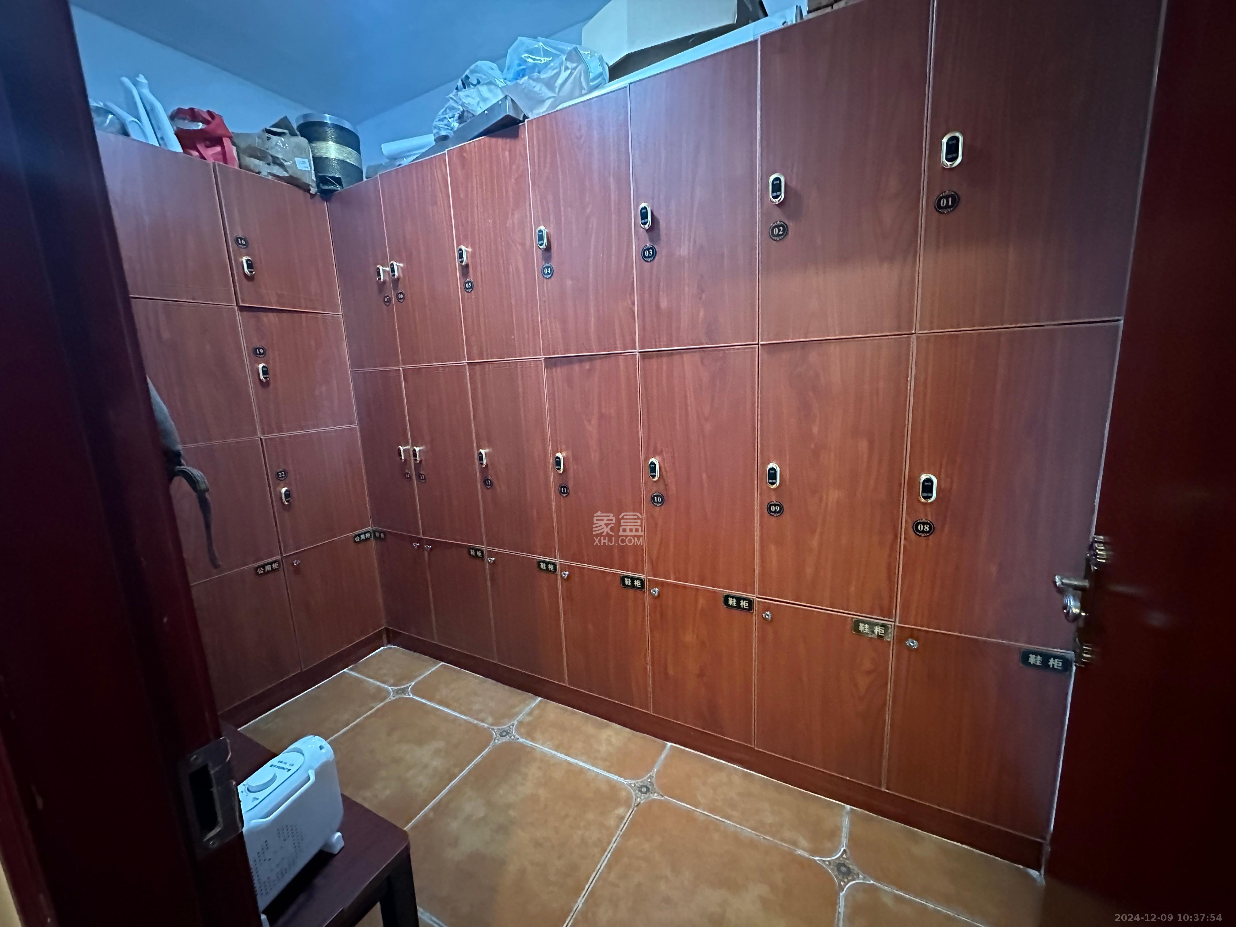 长房中庭国际(东郡华蓉广场) 3室2厅1卫 8500.0元/月 长房中庭国际(东郡华蓉广场) 3室2厅1卫 8500.0元/月室内图