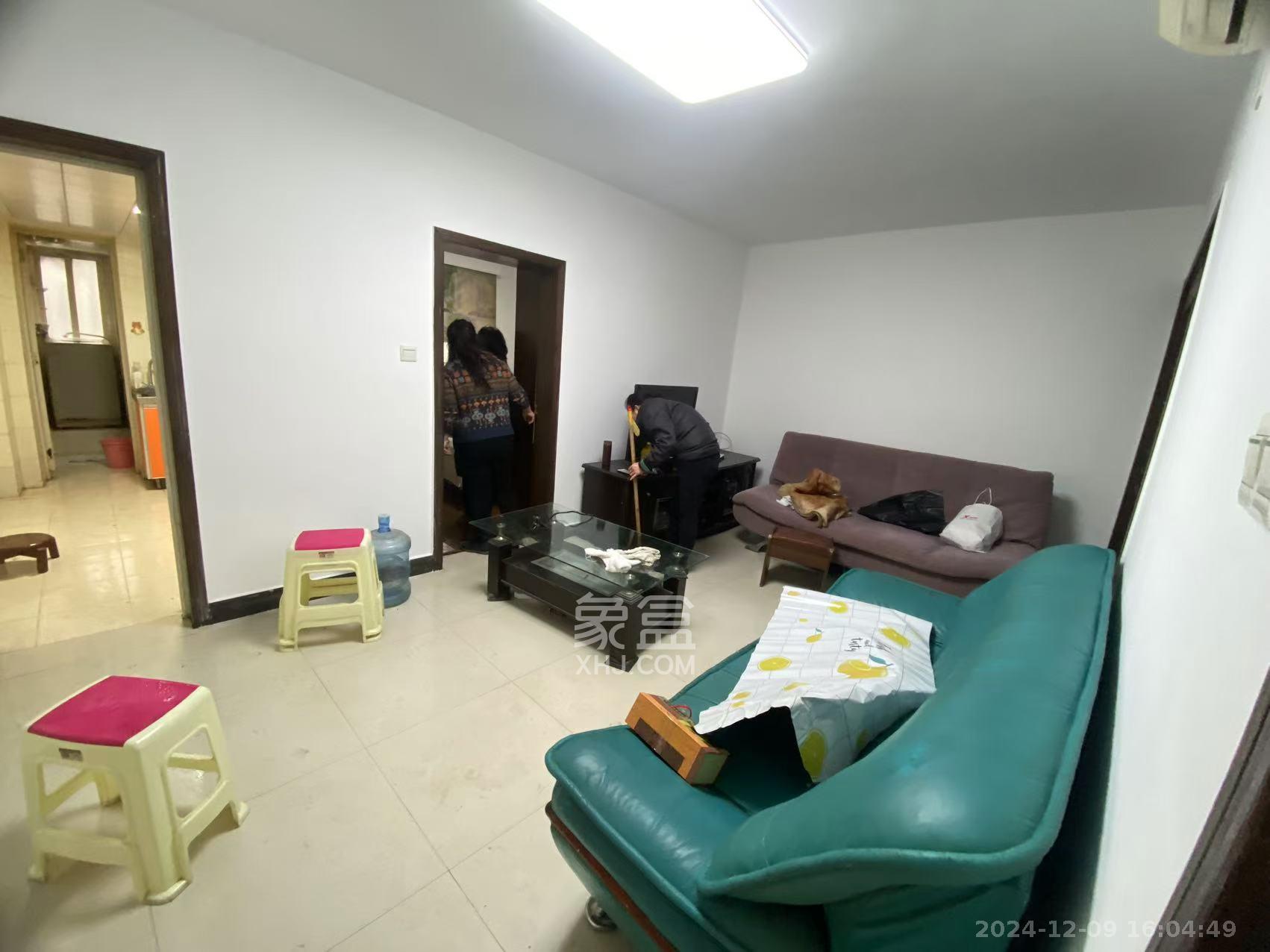 三兴公寓(三兴小区) 1室0厅0卫 2400.0元/月 三兴公寓(三兴小区) 1室0厅0卫 2400.0元/月室内图