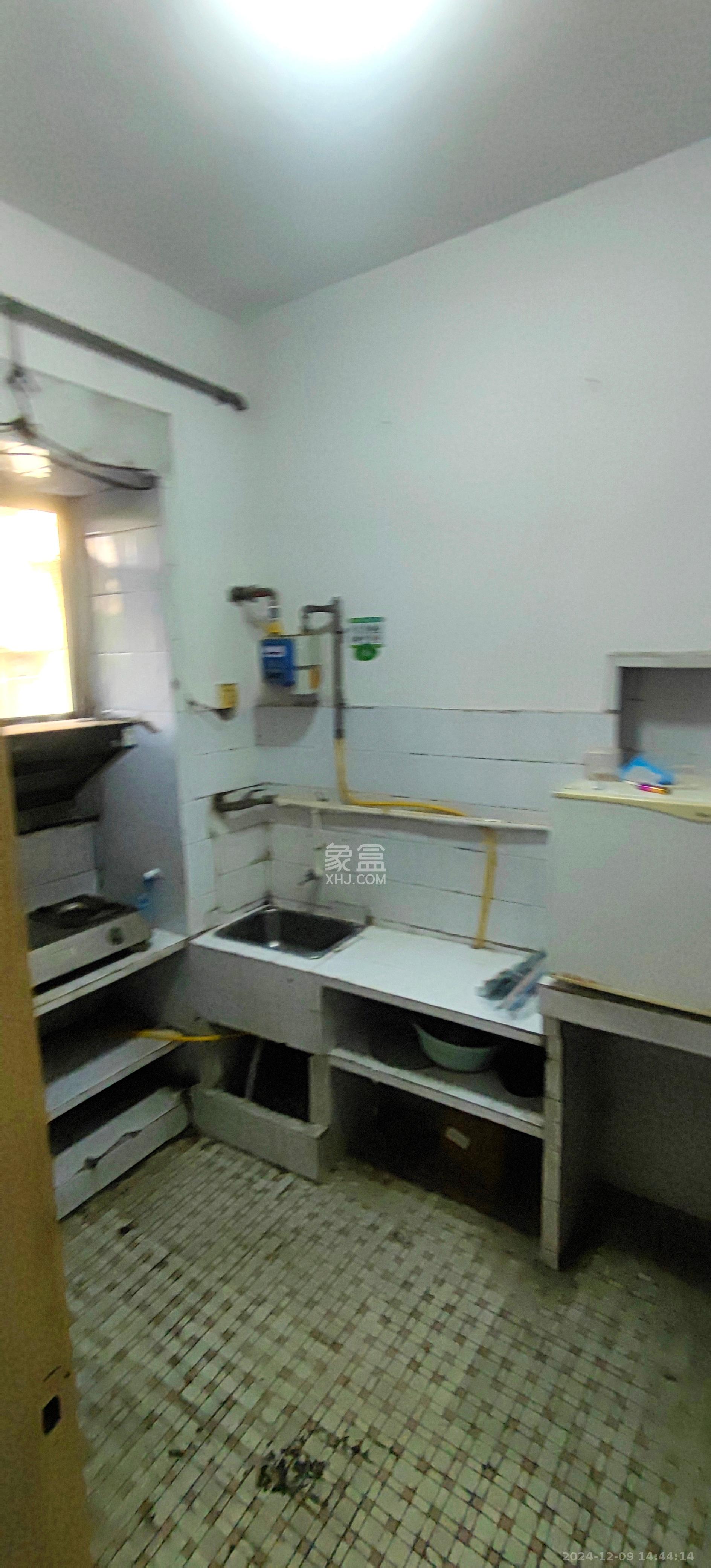 铁四院 2室1厅1卫 1350.0元/月 铁四院 2室1厅1卫 1350.0元/月室内图