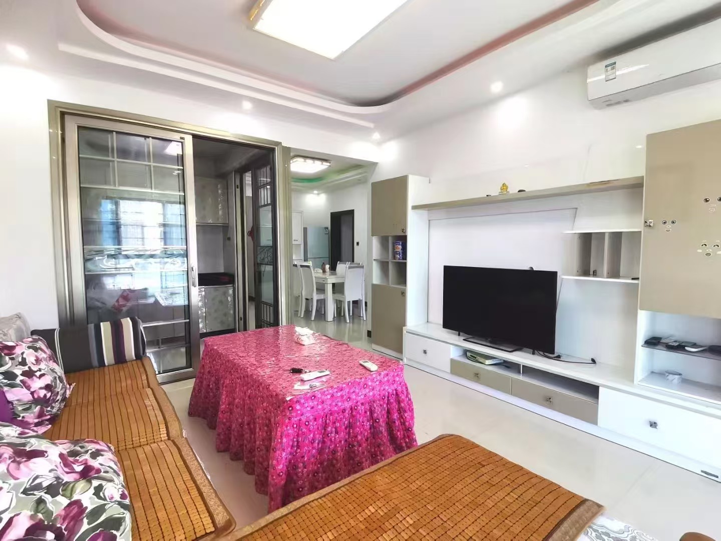 天地人和  3室1厅2卫    58.8万 天地人和  3室1厅2卫    58.8万客厅