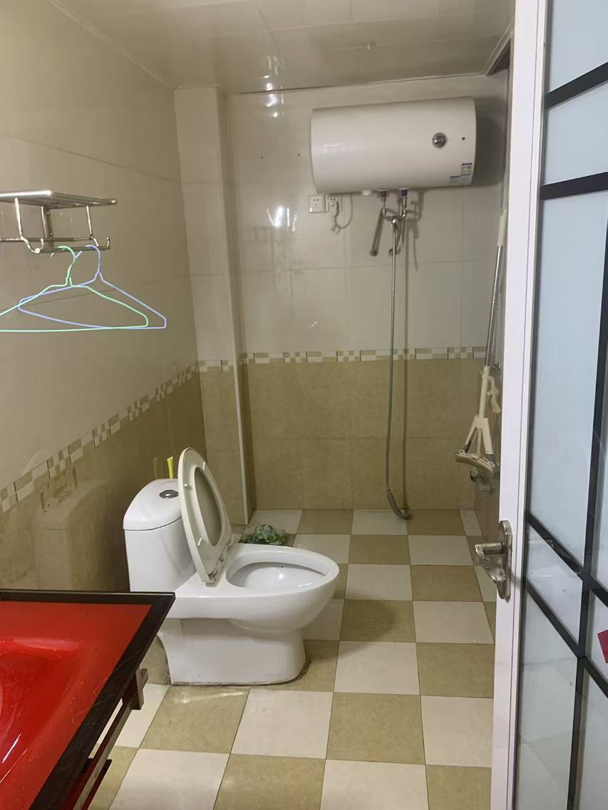 桂苑新村  4室2厅2卫   1800.00元/月室内图