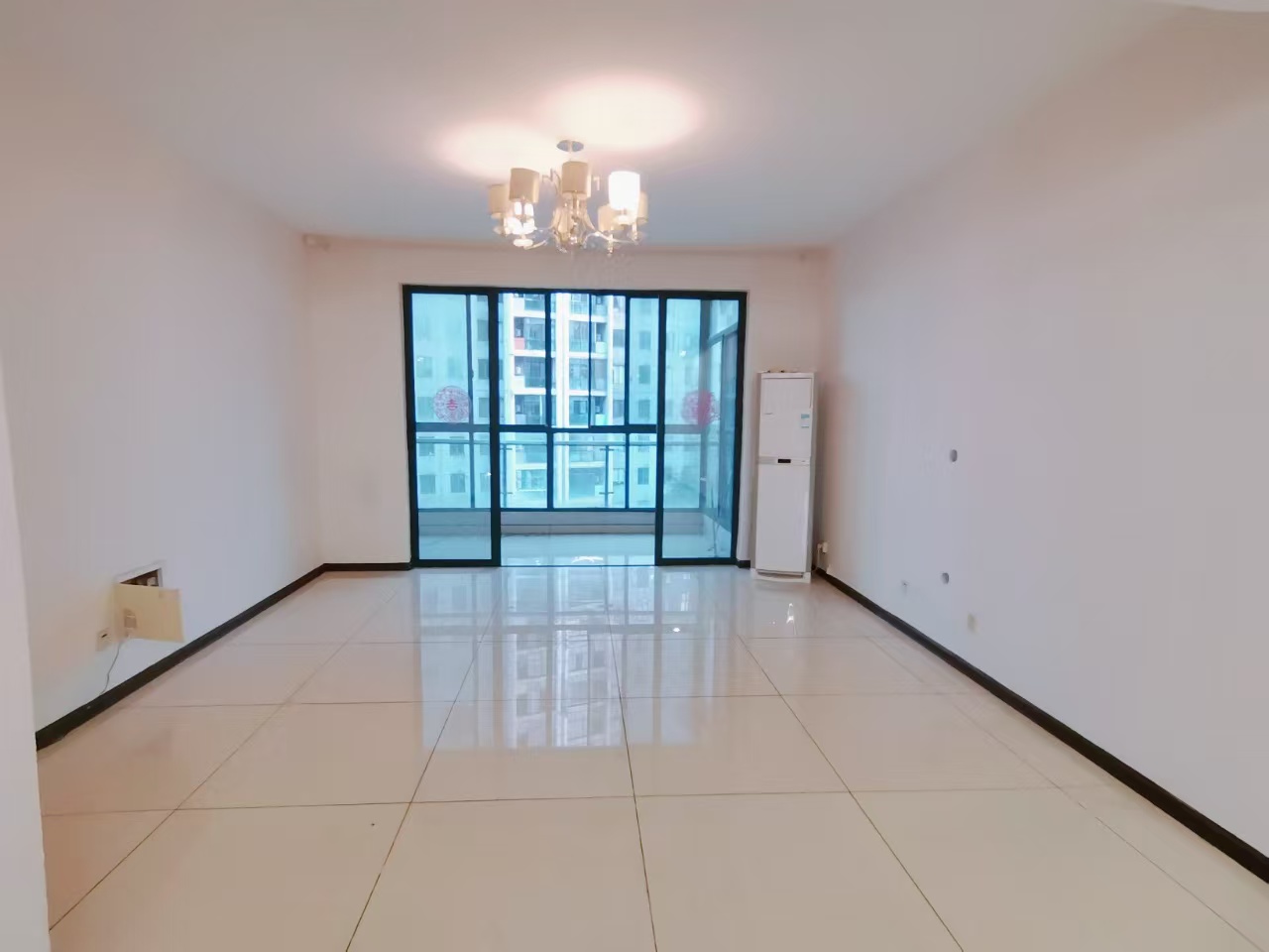 阳光100三期  3室2厅2卫    2800.0元/月室内图