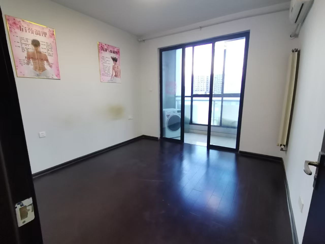 阳光100三期  3室2厅2卫    2800.0元/月室内图