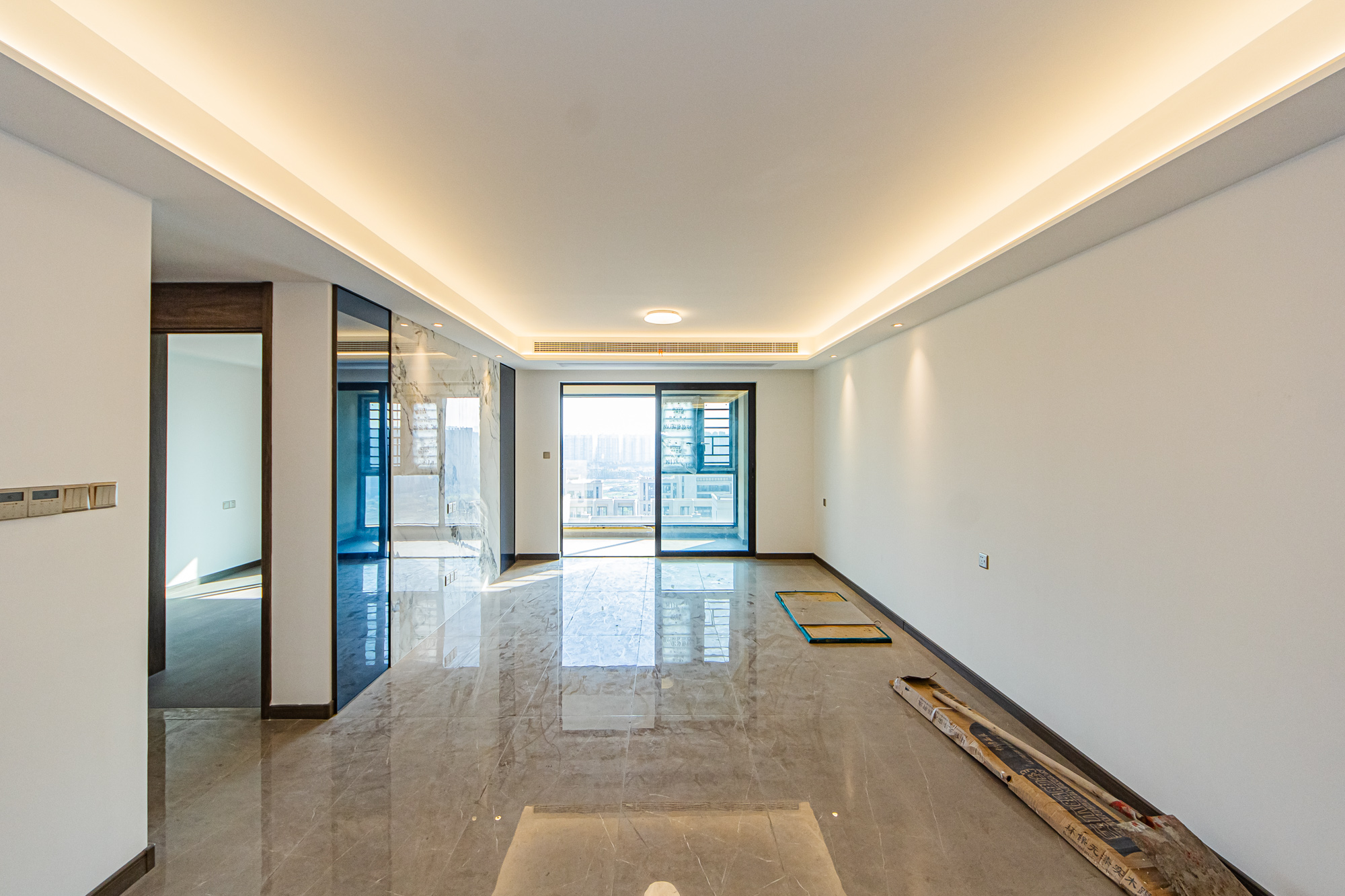 龙湖春江天玺 4室2厅2卫 170.0万 龙湖春江天玺 4室2厅2卫 170.0万客厅