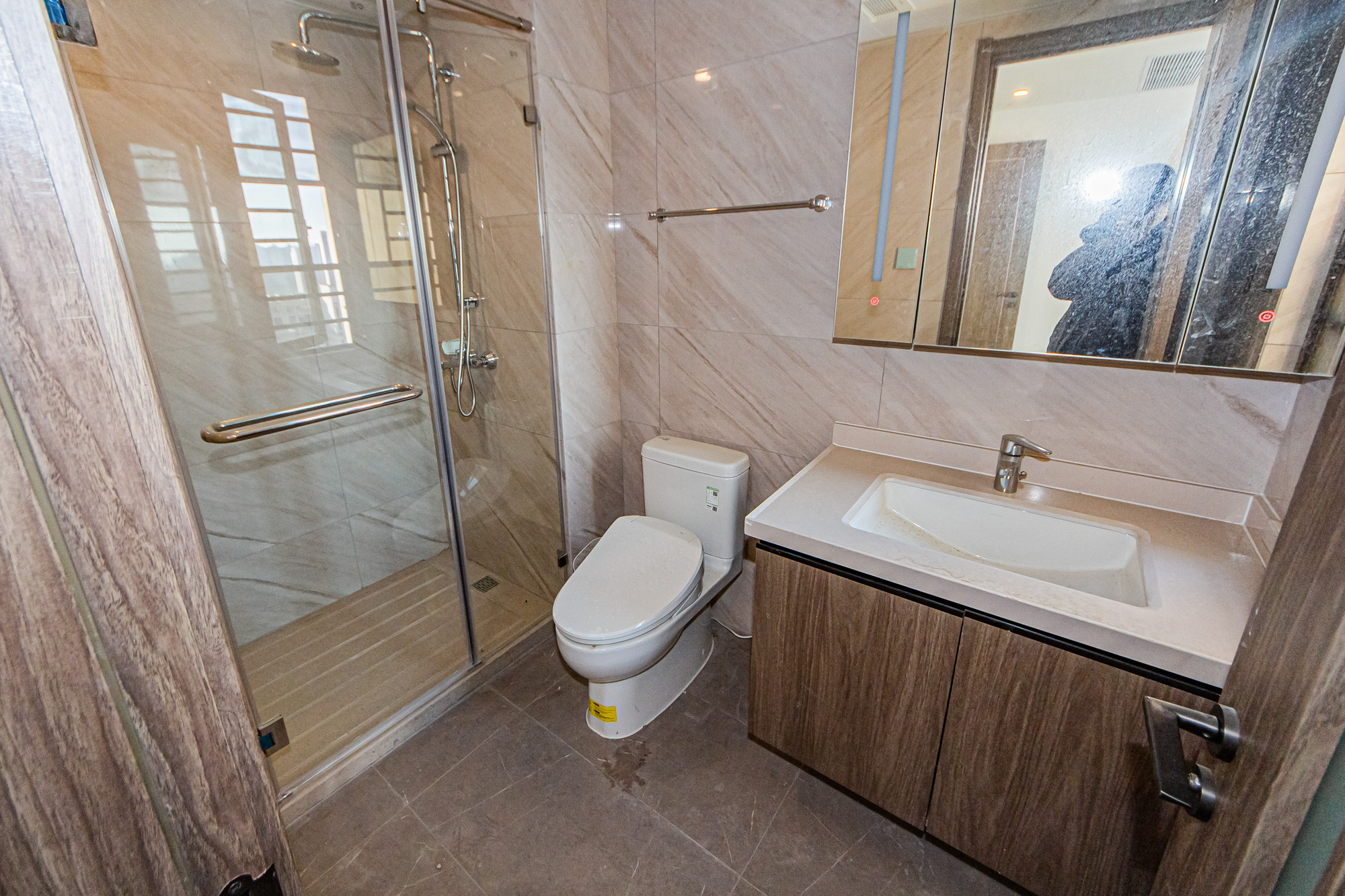 龙湖春江天玺 4室2厅2卫 170.0万 龙湖春江天玺 4室2厅2卫 170.0万卫生间