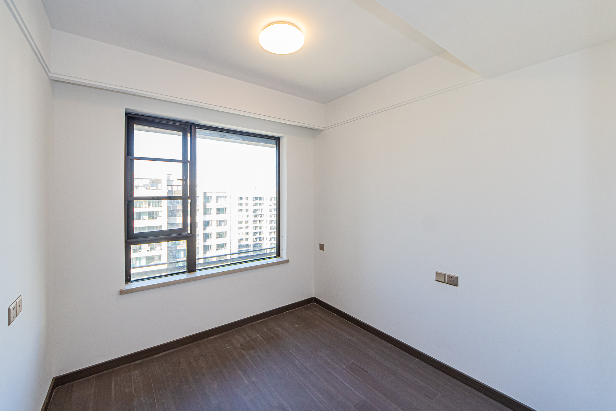 龙湖春江天玺 4室2厅2卫 170.0万 龙湖春江天玺 4室2厅2卫 170.0万卧室