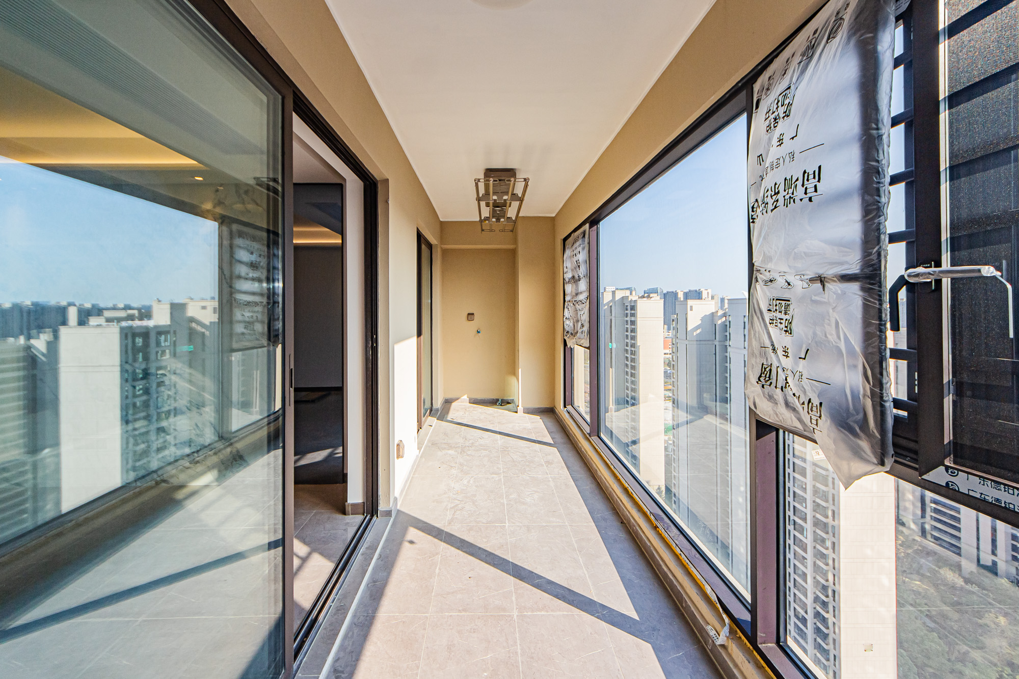 龙湖春江天玺 4室2厅2卫 170.0万 龙湖春江天玺 4室2厅2卫 170.0万阳台