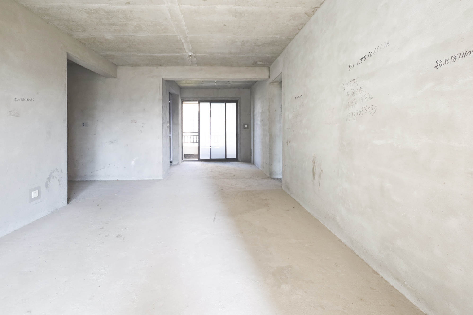 山语城三期  3室2厅2卫    90.0万 山语城三期  3室2厅2卫    90.0万客厅