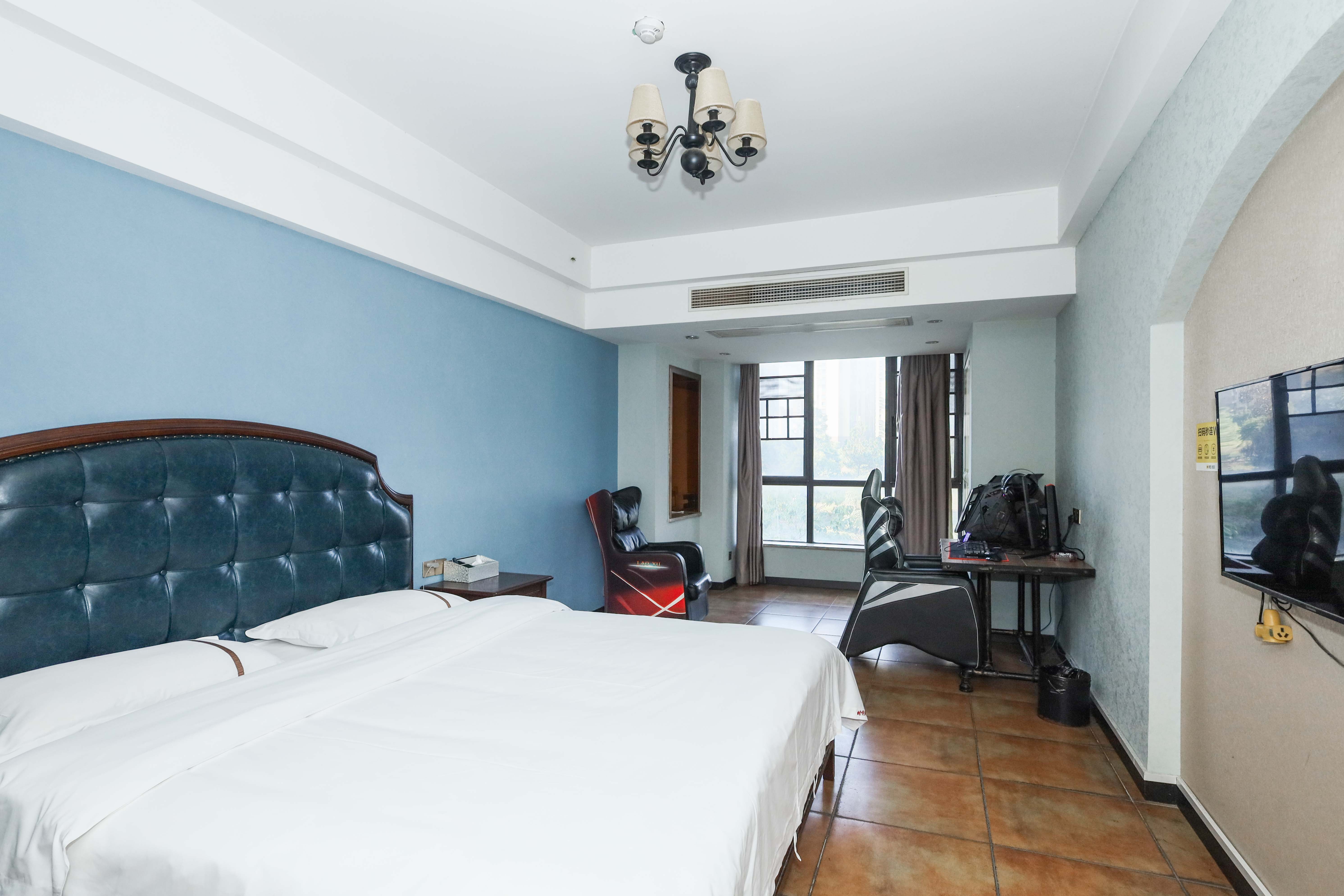 梅溪国际公寓（步步高新天地）  1室1厅1卫    26.0万客厅