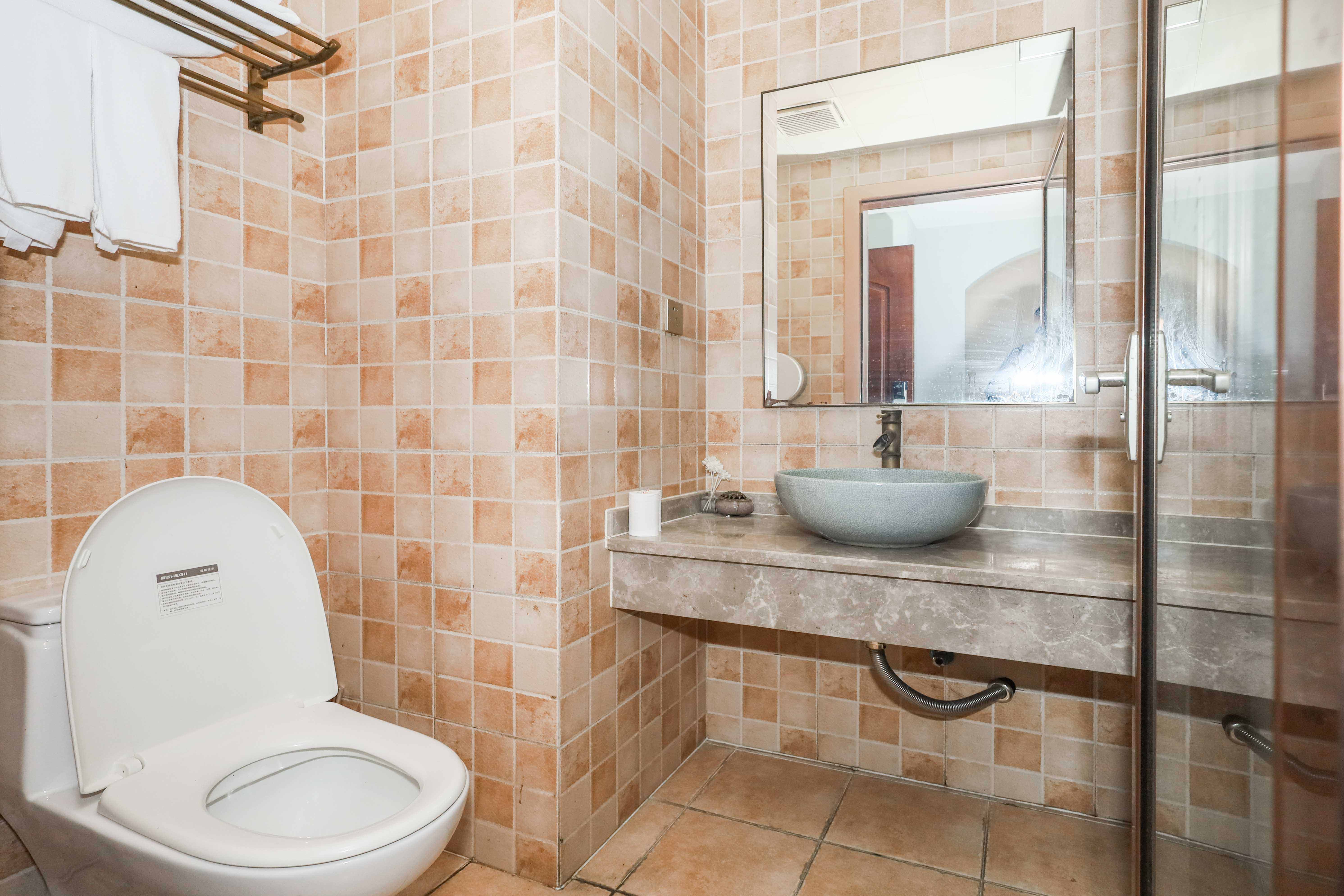 梅溪国际公寓(步步高新天地)  1室1厅1卫    26.0万 梅溪国际公寓(步步高新天地)  1室1厅1卫    26.0万卫生间