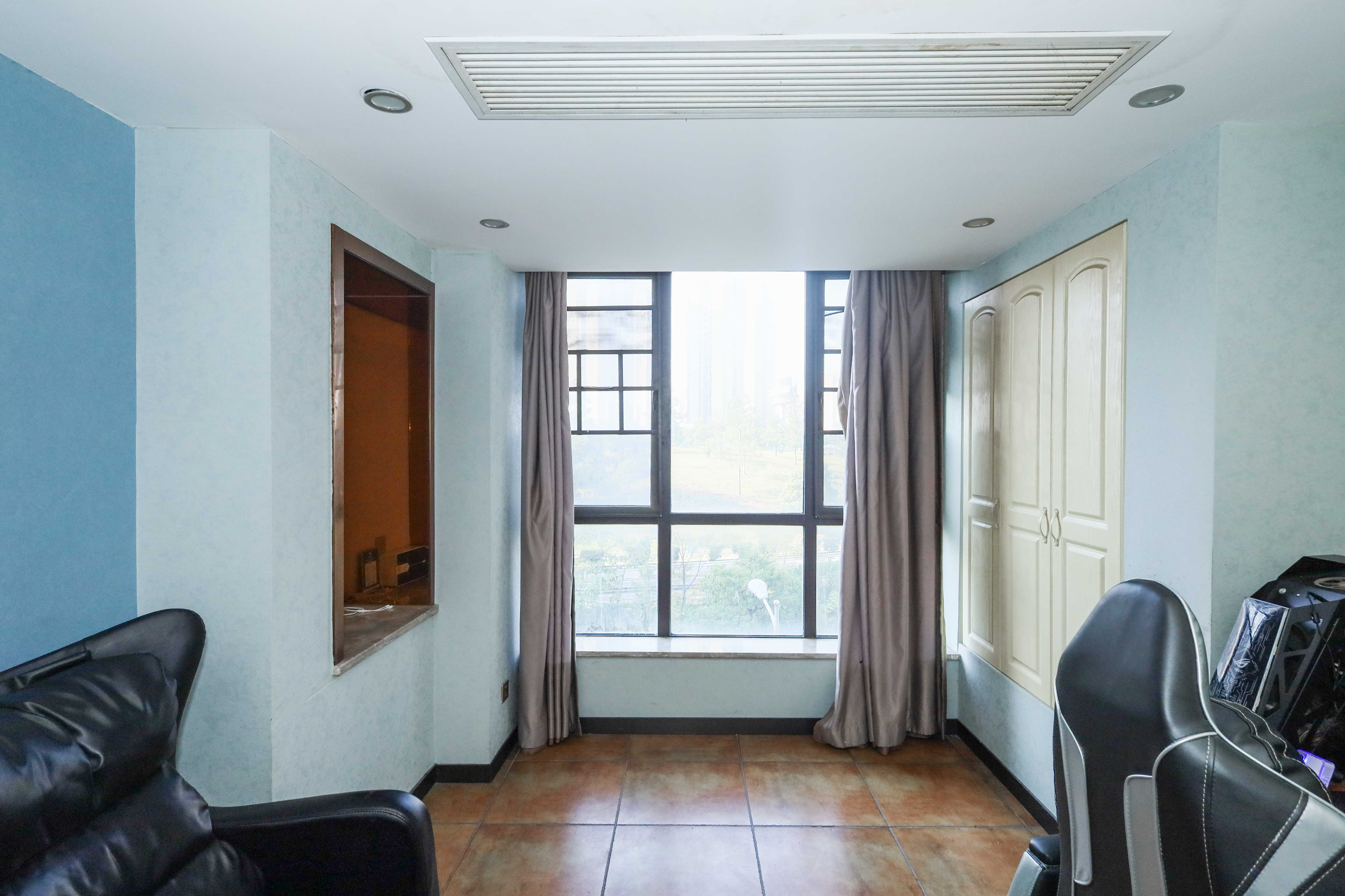 梅溪国际公寓(步步高新天地)  1室1厅1卫    26.0万 梅溪国际公寓(步步高新天地)  1室1厅1卫    26.0万阳台