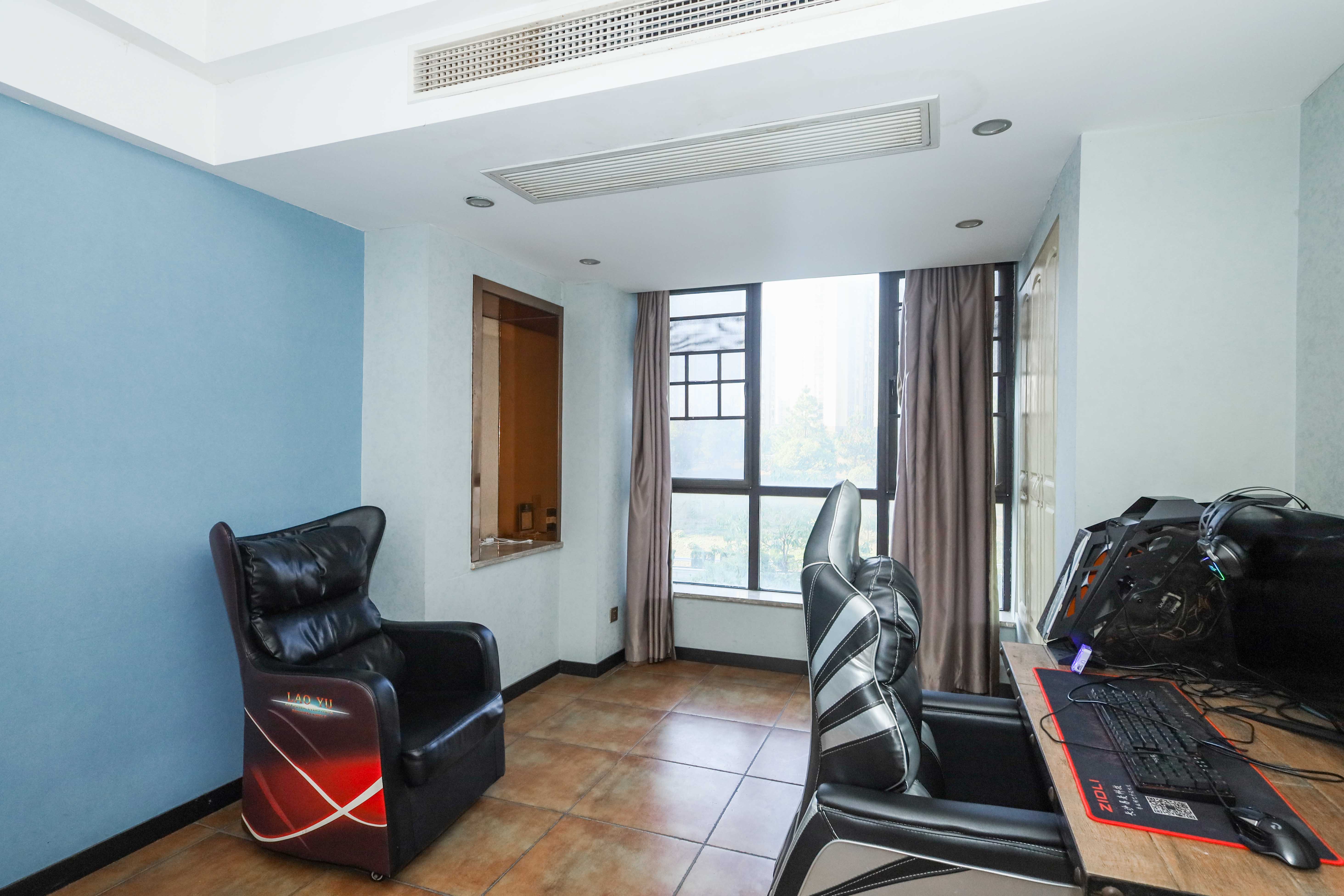 梅溪国际公寓(步步高新天地)  1室1厅1卫    26.0万 梅溪国际公寓(步步高新天地)  1室1厅1卫    26.0万阳台