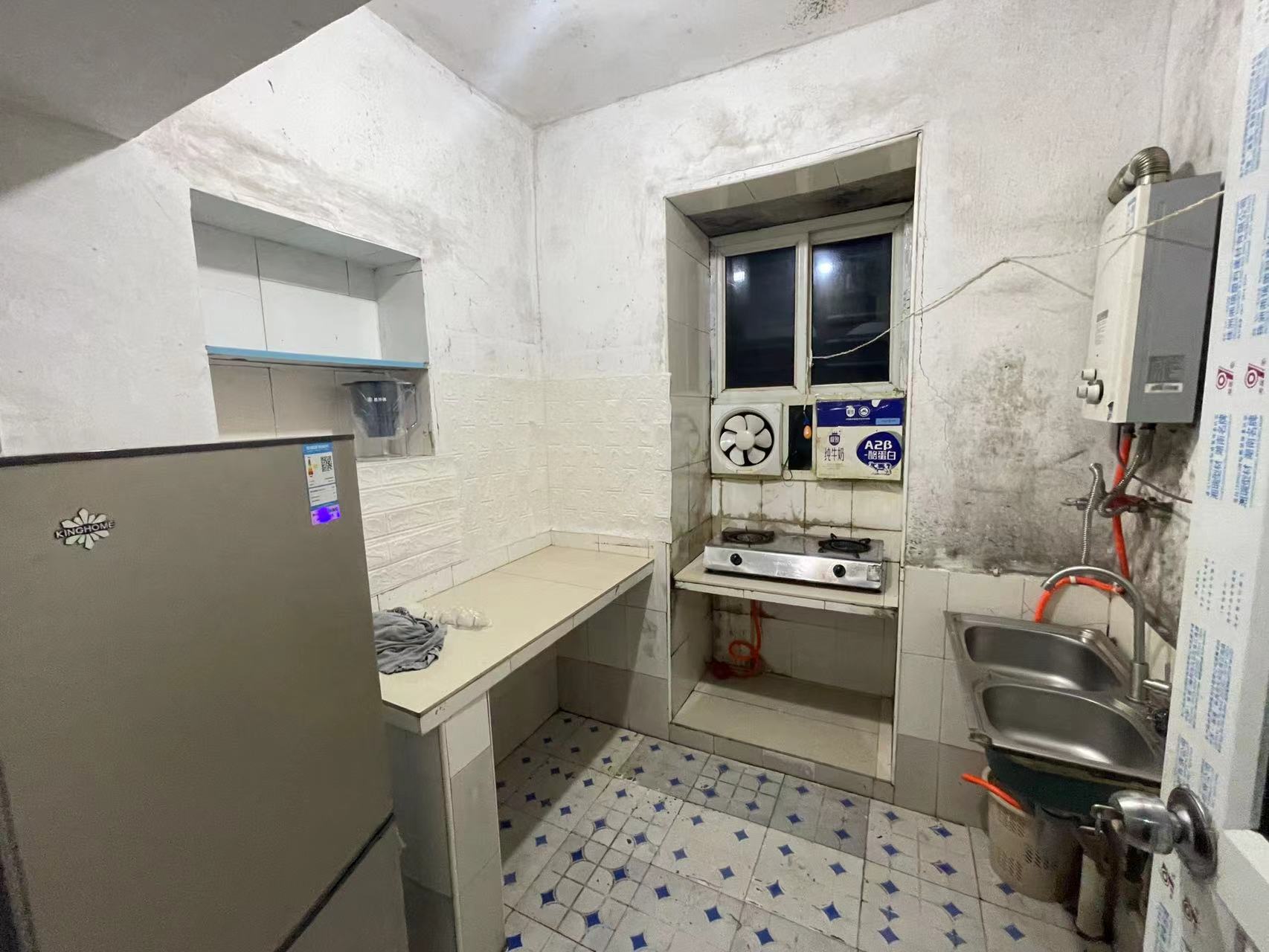 红旗区四片  1室1厅1卫    1300.0元/月室内图