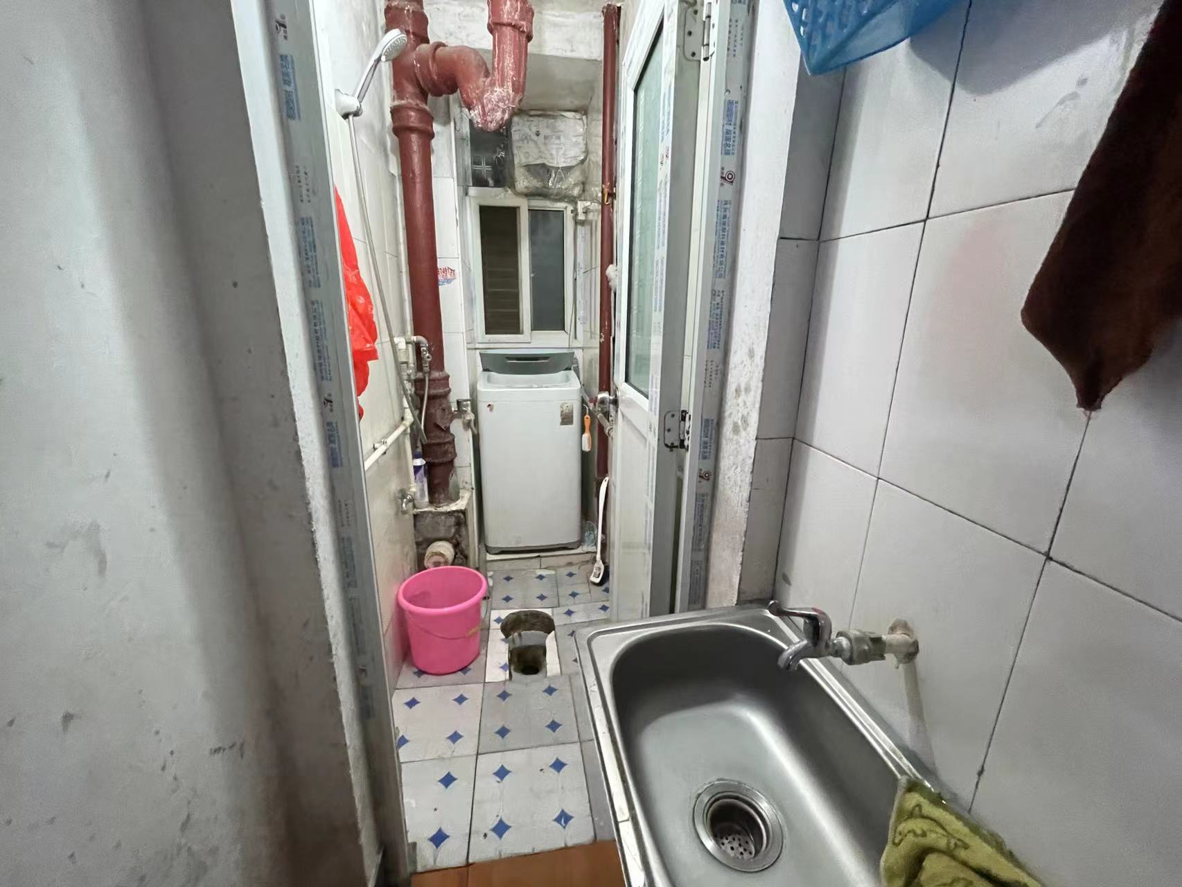 红旗区四片  1室1厅1卫    1300.0元/月室内图