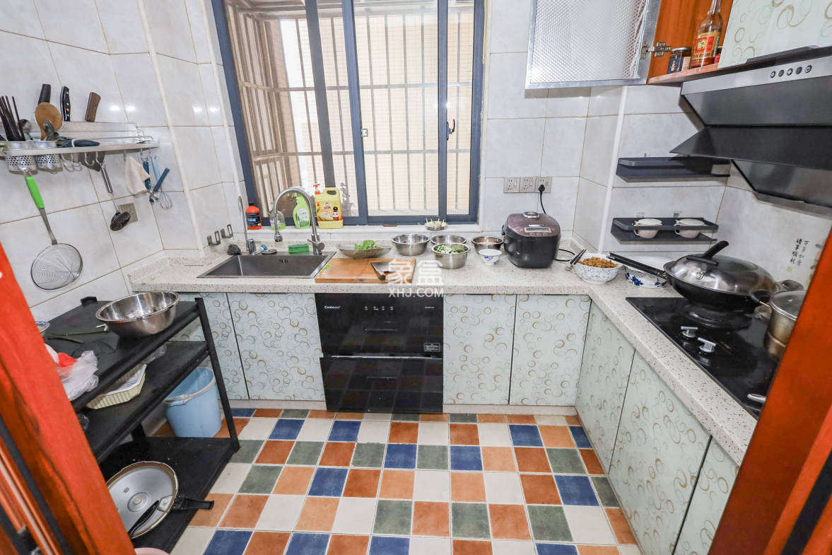 钰龙天下一期 3室2厅2卫 278.0万 钰龙天下一期 3室2厅2卫 278.0万厨房