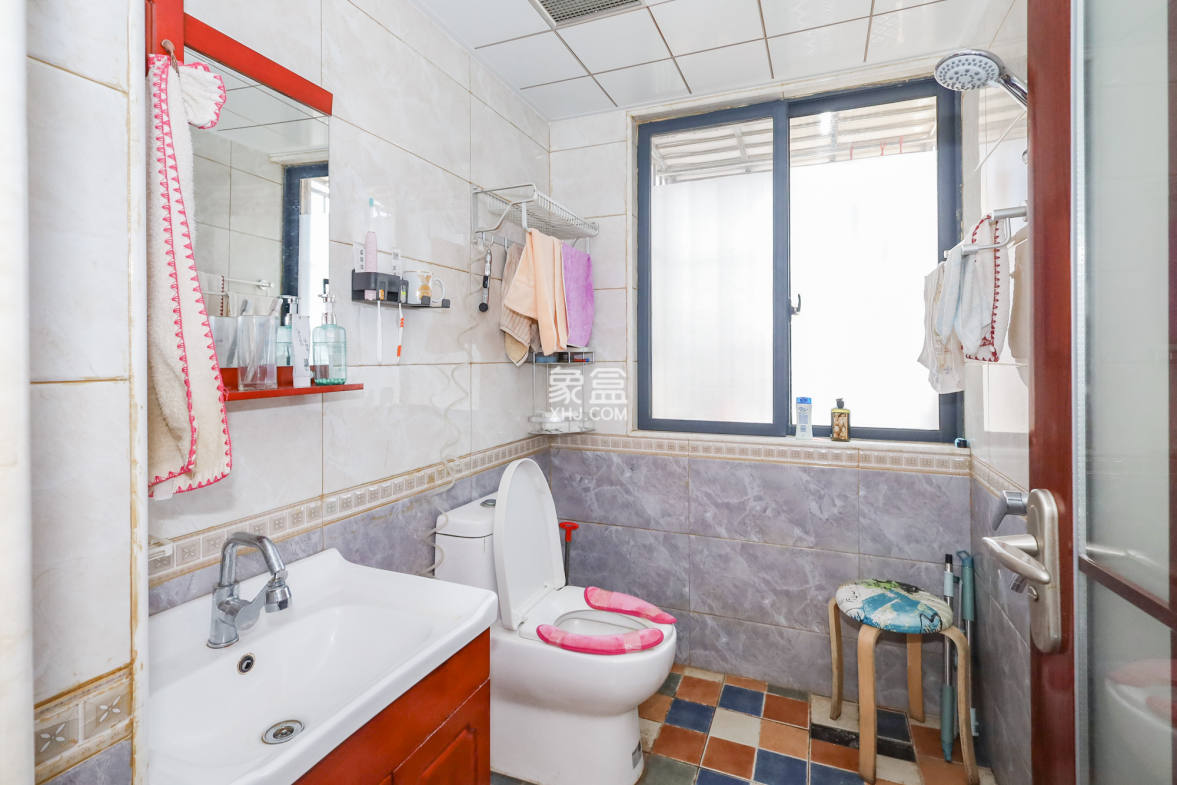 钰龙天下一期 3室2厅2卫 278.0万 钰龙天下一期 3室2厅2卫 278.0万卫生间