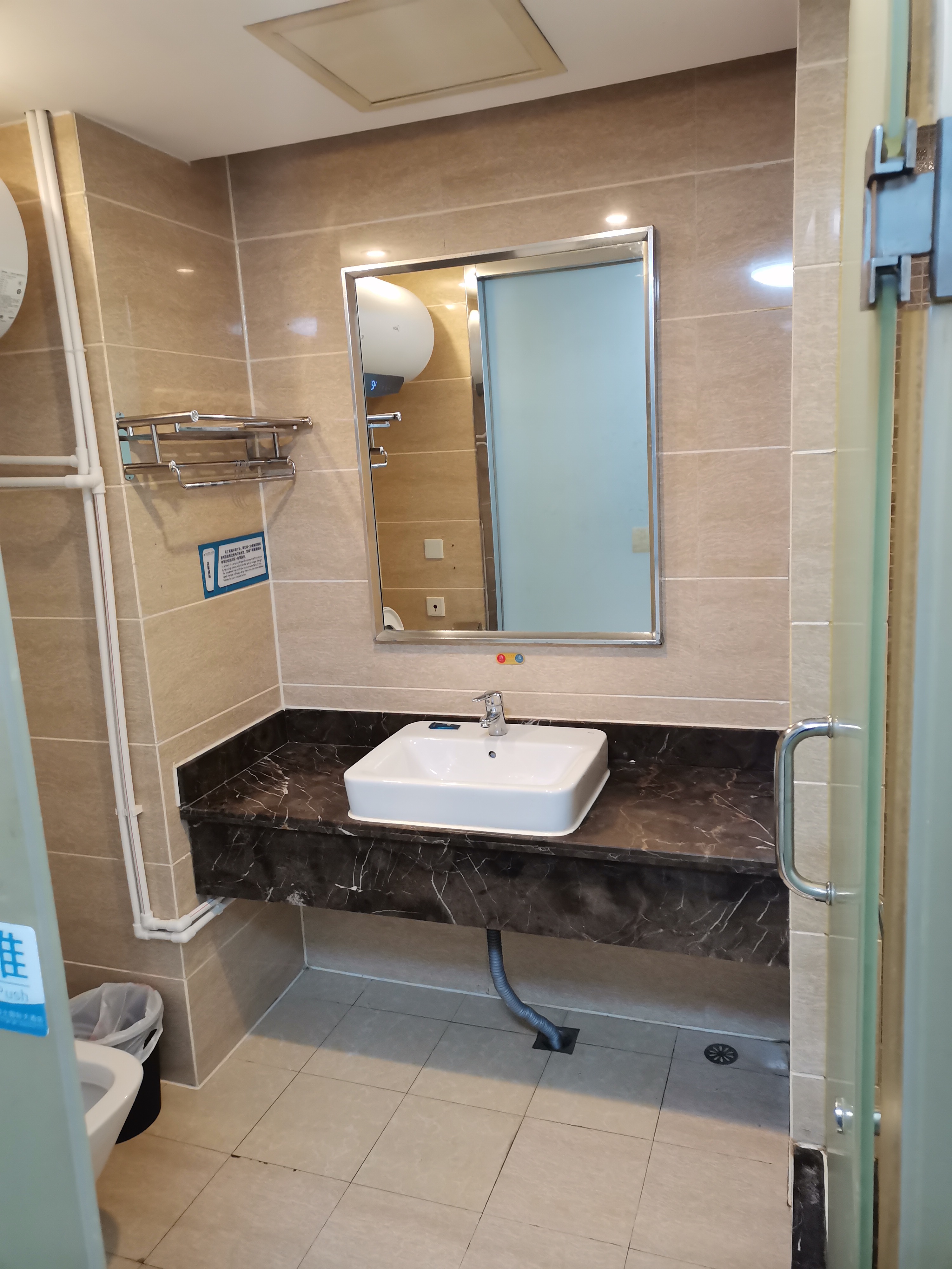 财智公馆大厦（瑞士国际酒店）  1室1厅1卫    1400.0元/月室内图